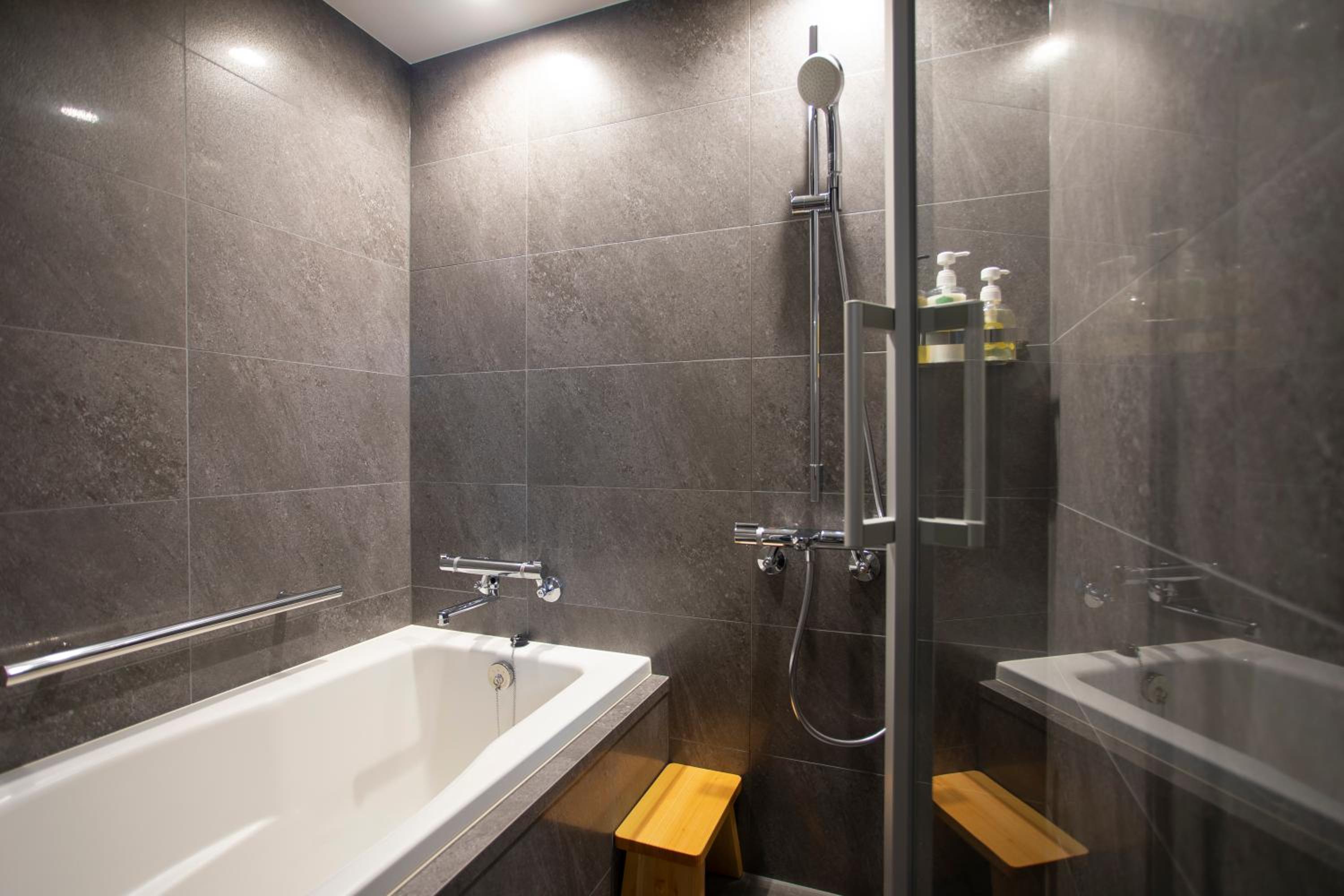 Comfort Queen Room with Bath - Non-Smoking - Photo 5