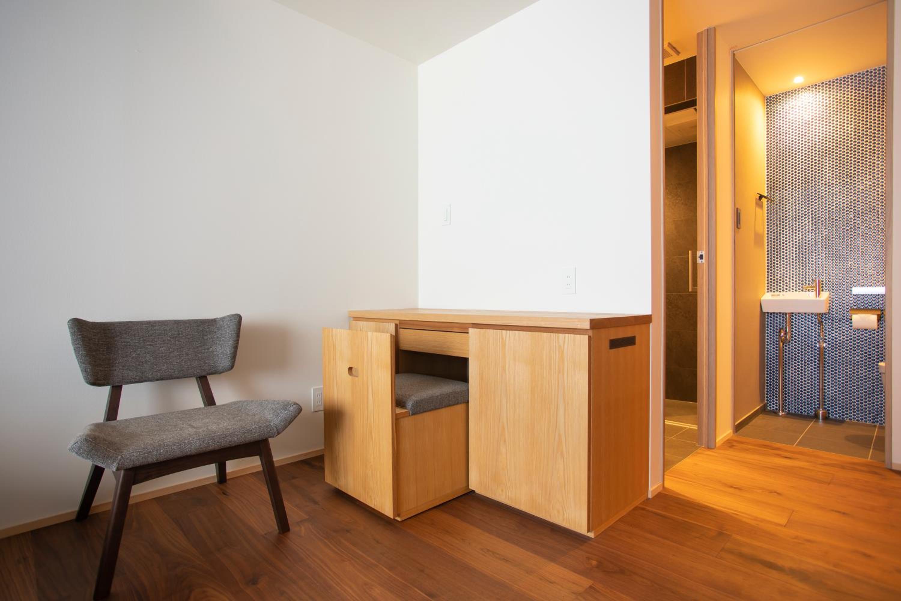 Twin Room with Shower - Non-Smoking - Photo 6