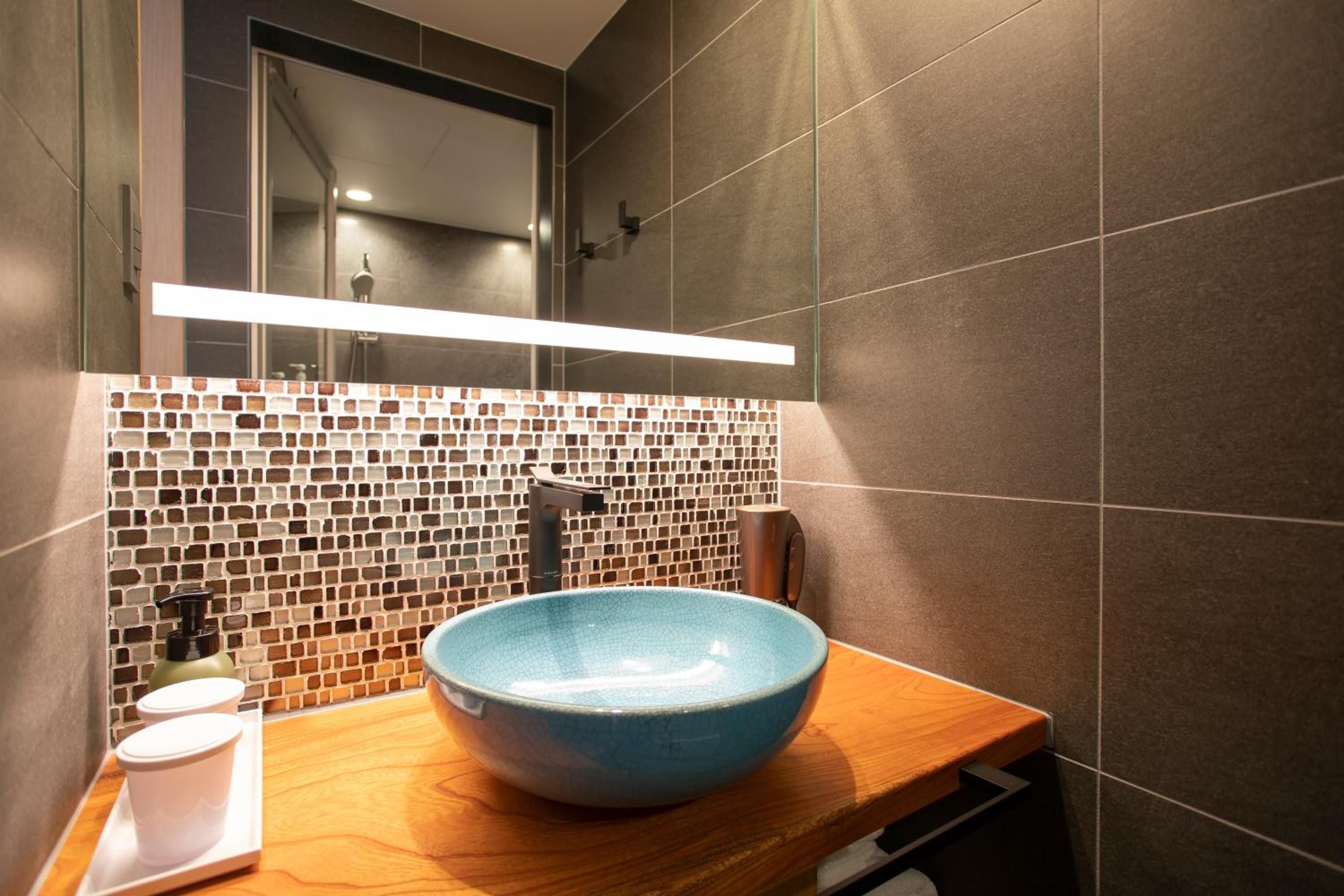 Comfort Queen Room with Bath - Non-Smoking - Photo 4