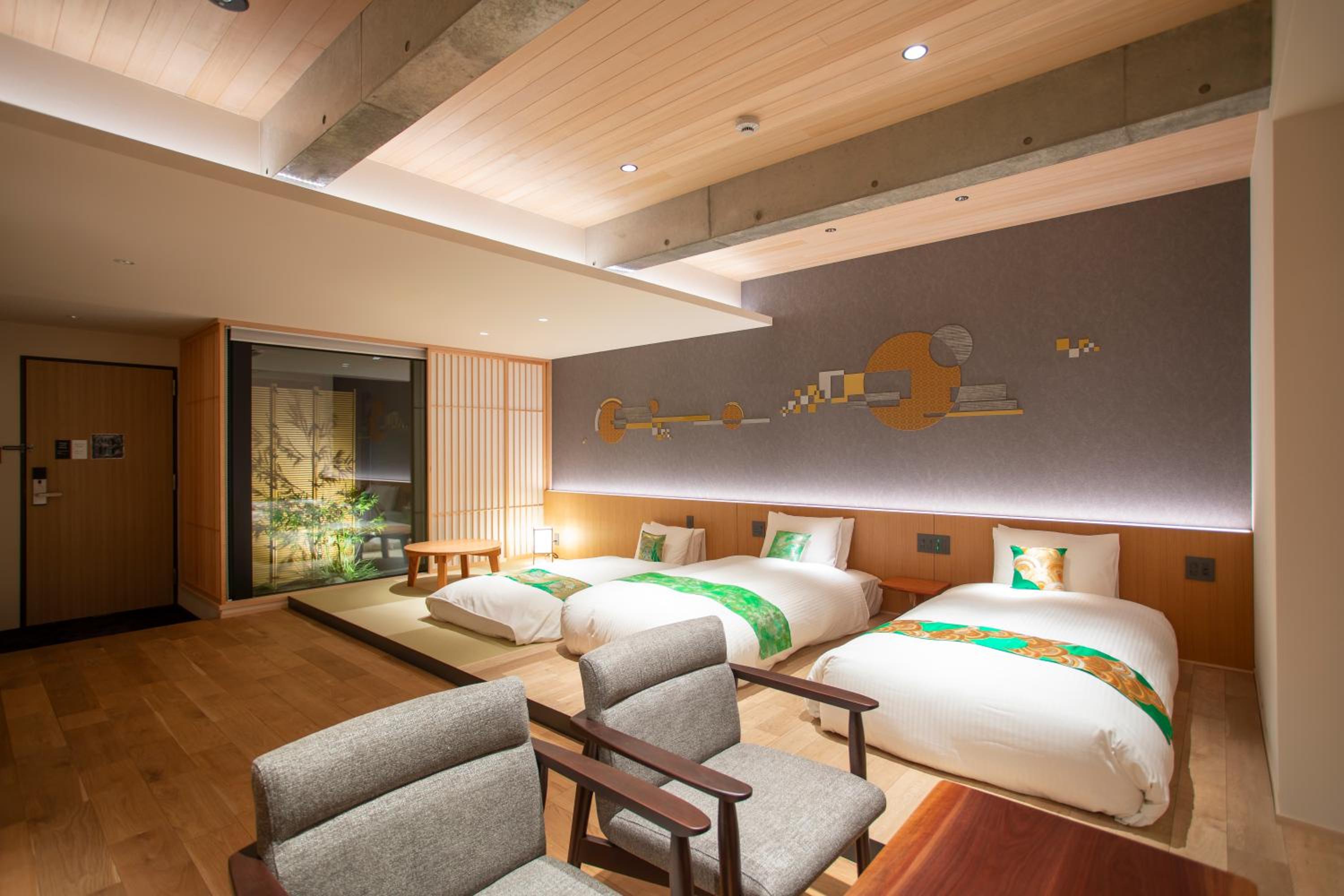 Deluxe Family Room - Non-Smoking - Basement - Photo 1
