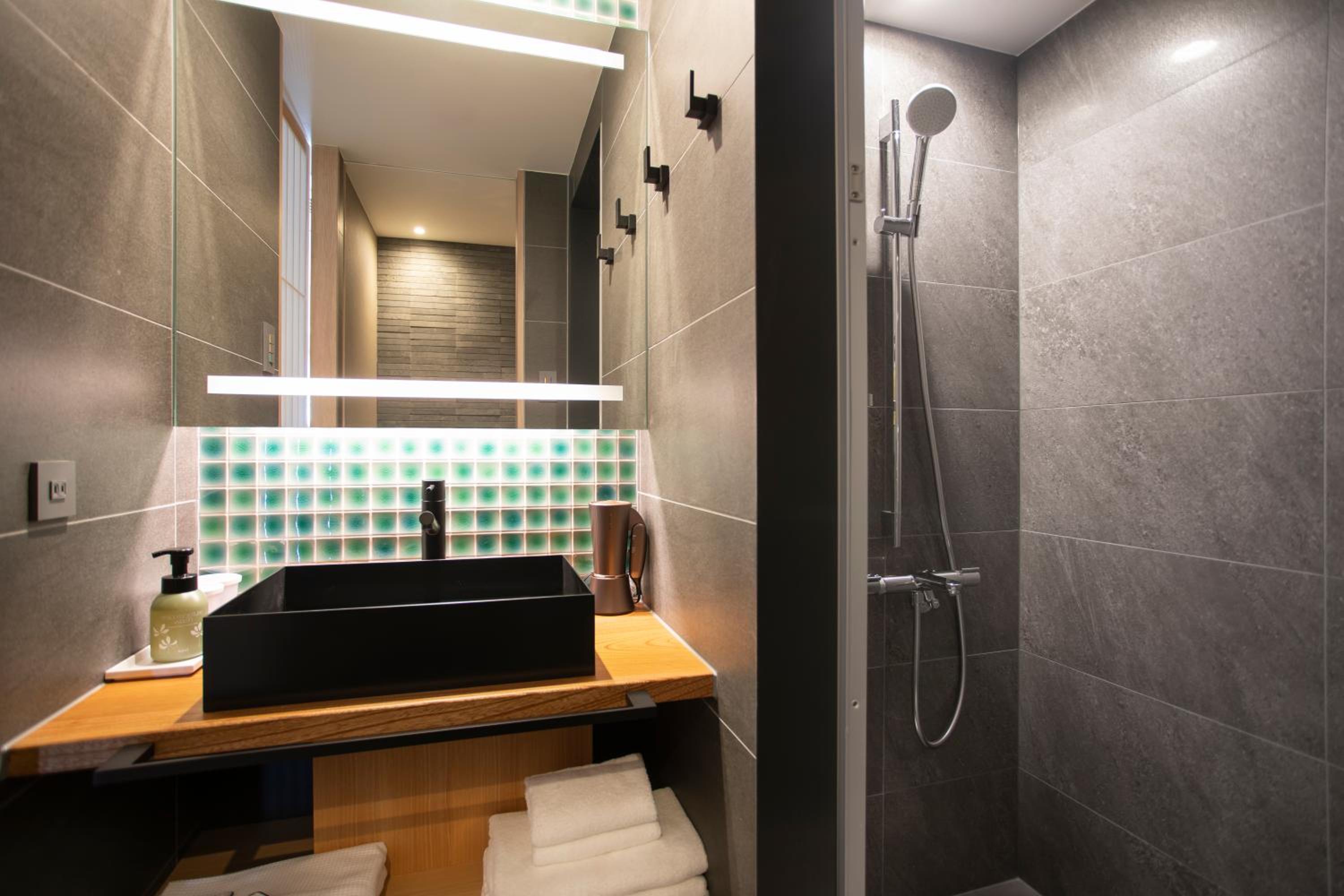 Twin Room with Shower - Non-Smoking - Photo 5