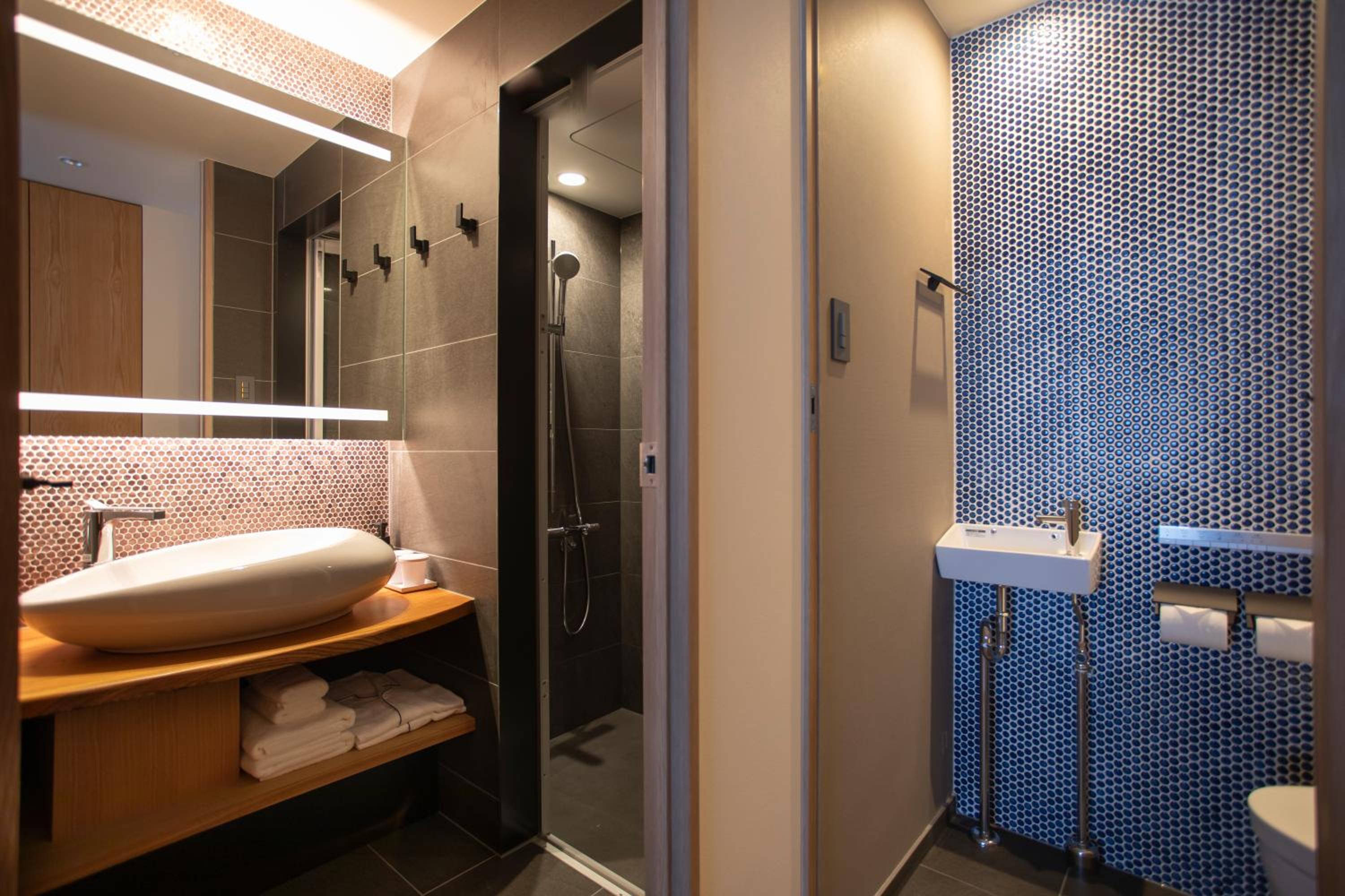 Twin Room with Shower - Non-Smoking - Photo 18