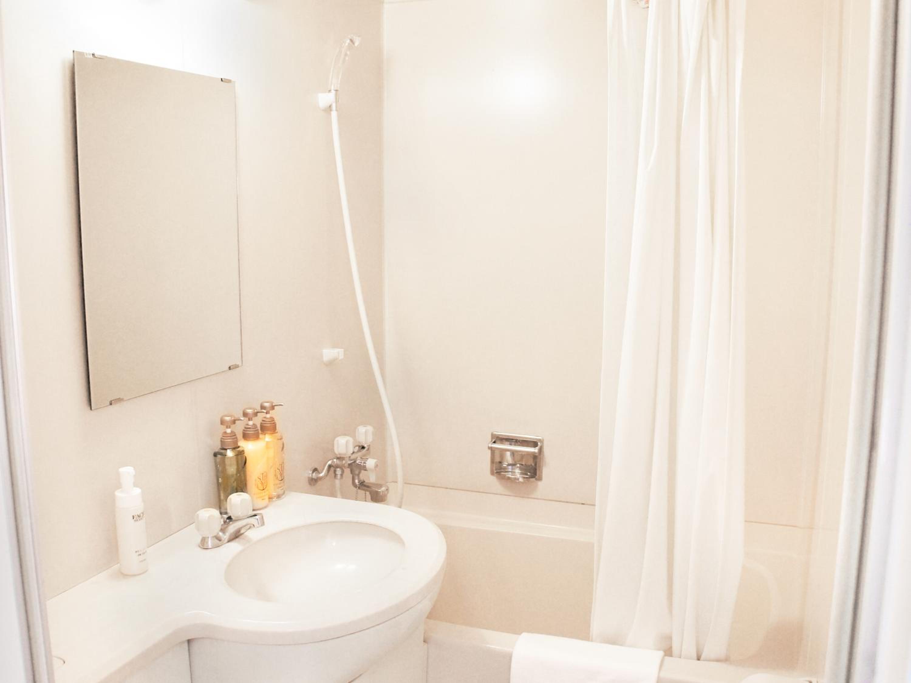Single Room - Smoking photo 2