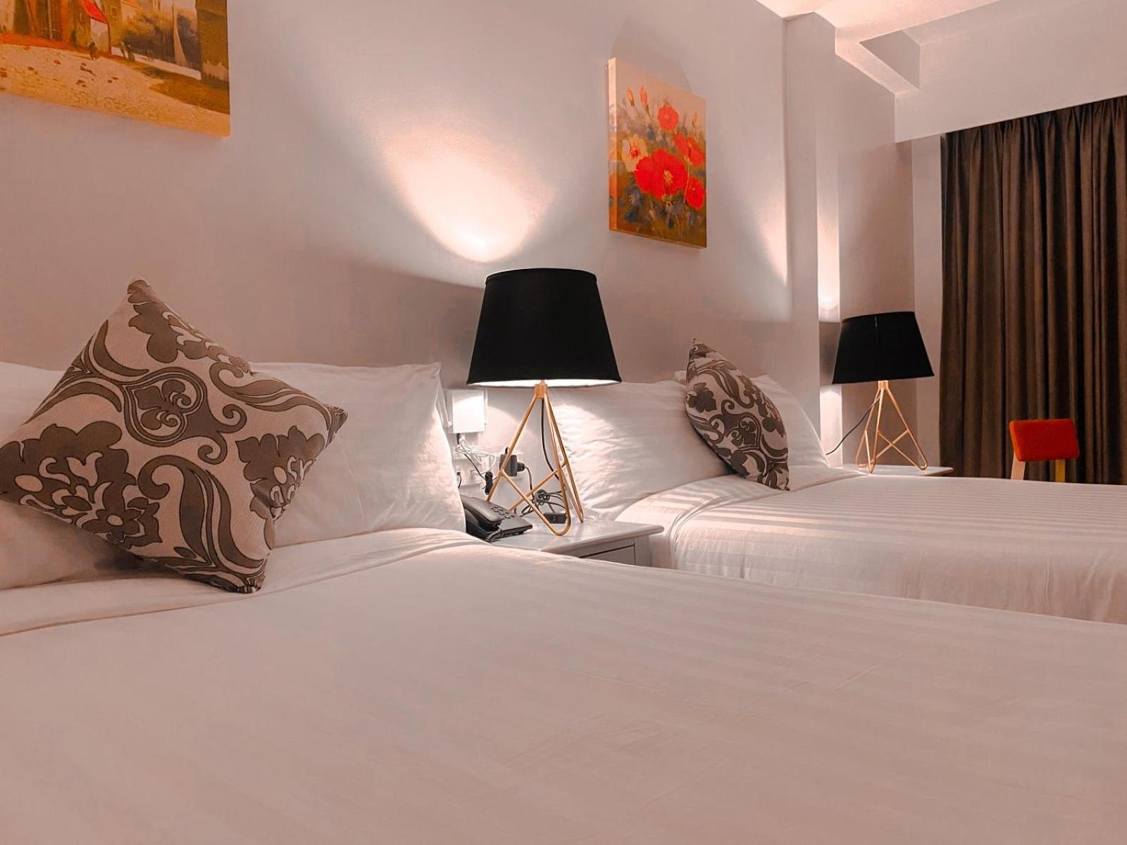 Twin Room with Balcony - Photo 16