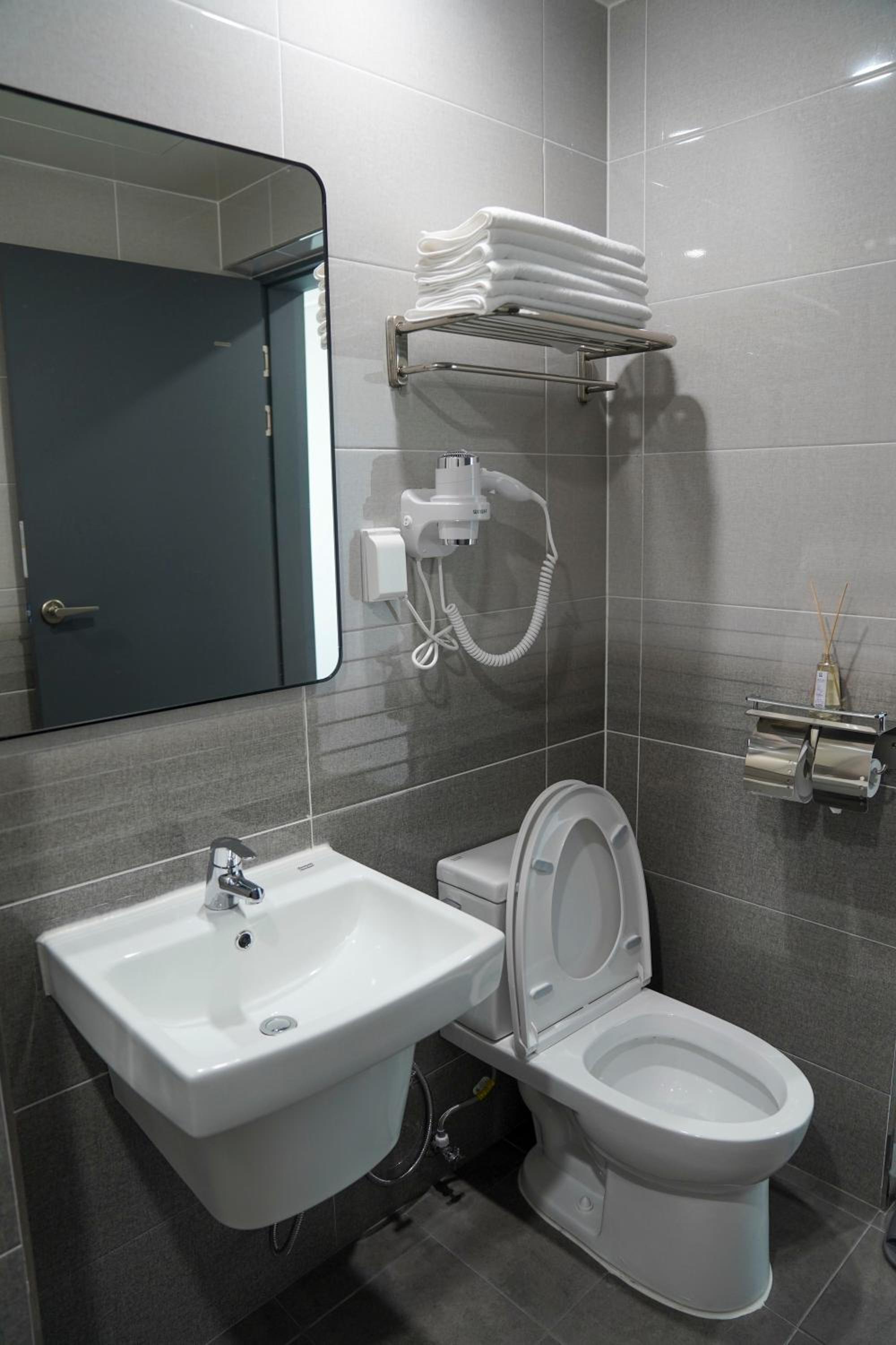 Deluxe Twin Room - Photo 11