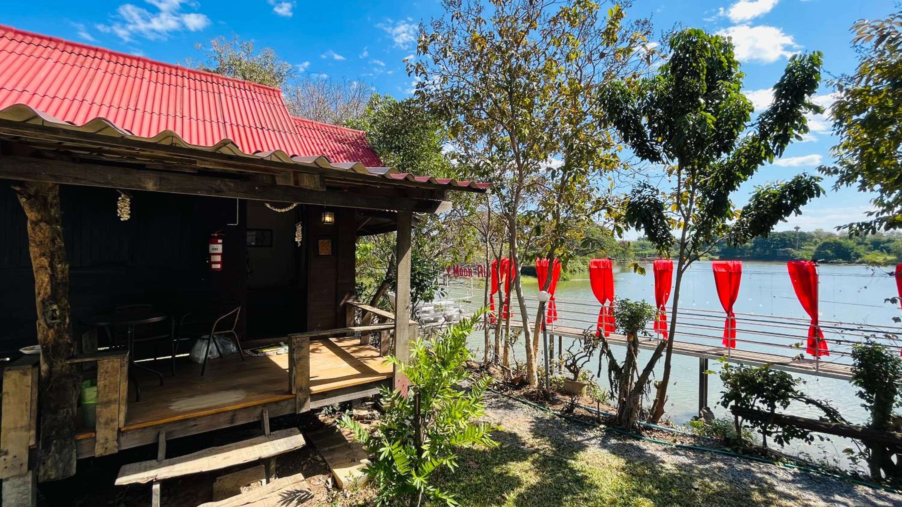 Bungalow - Water Front  - Photo 7