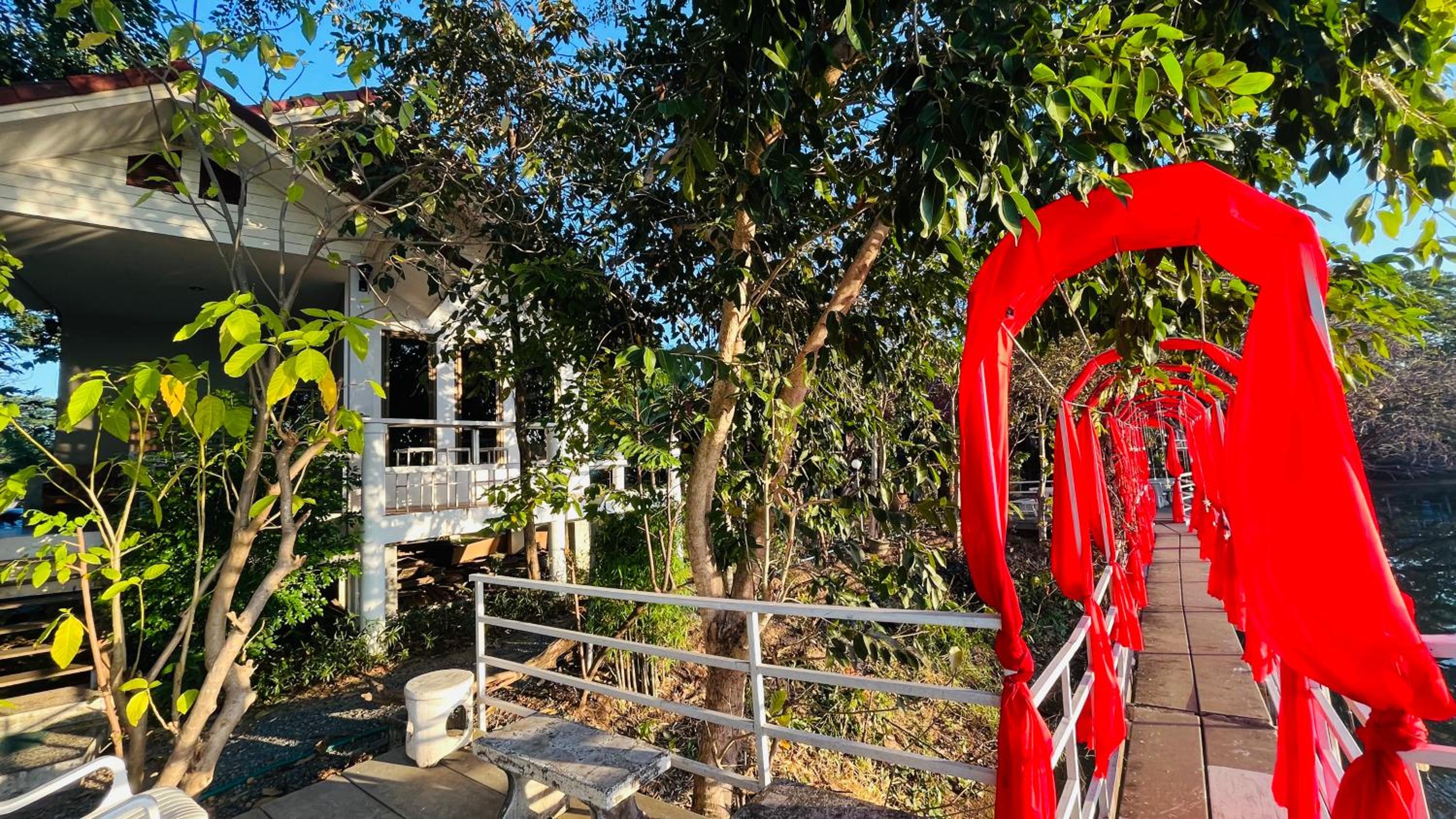 Deluxe Bungalow - Photo 16