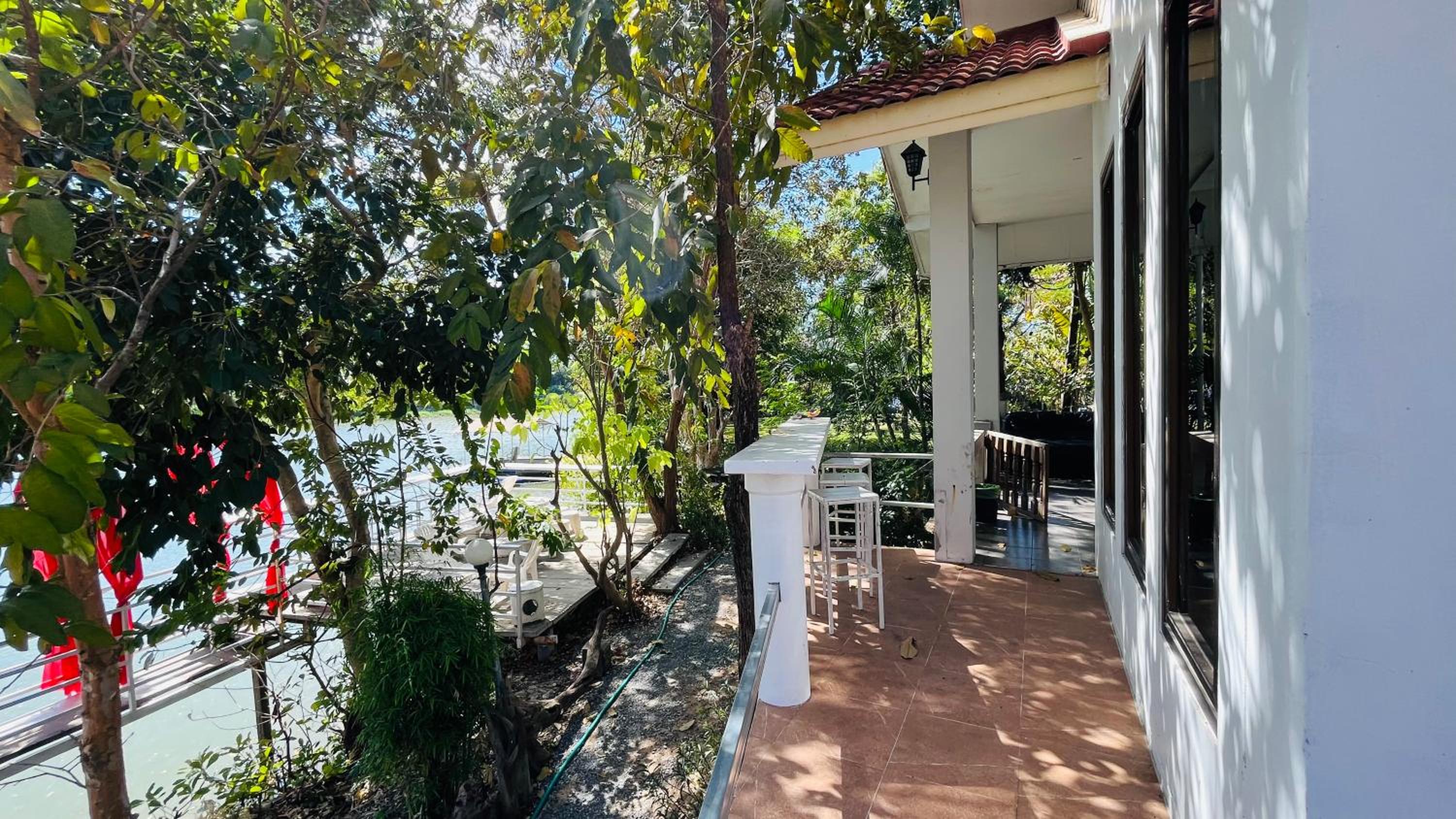 Deluxe Bungalow - Photo 17