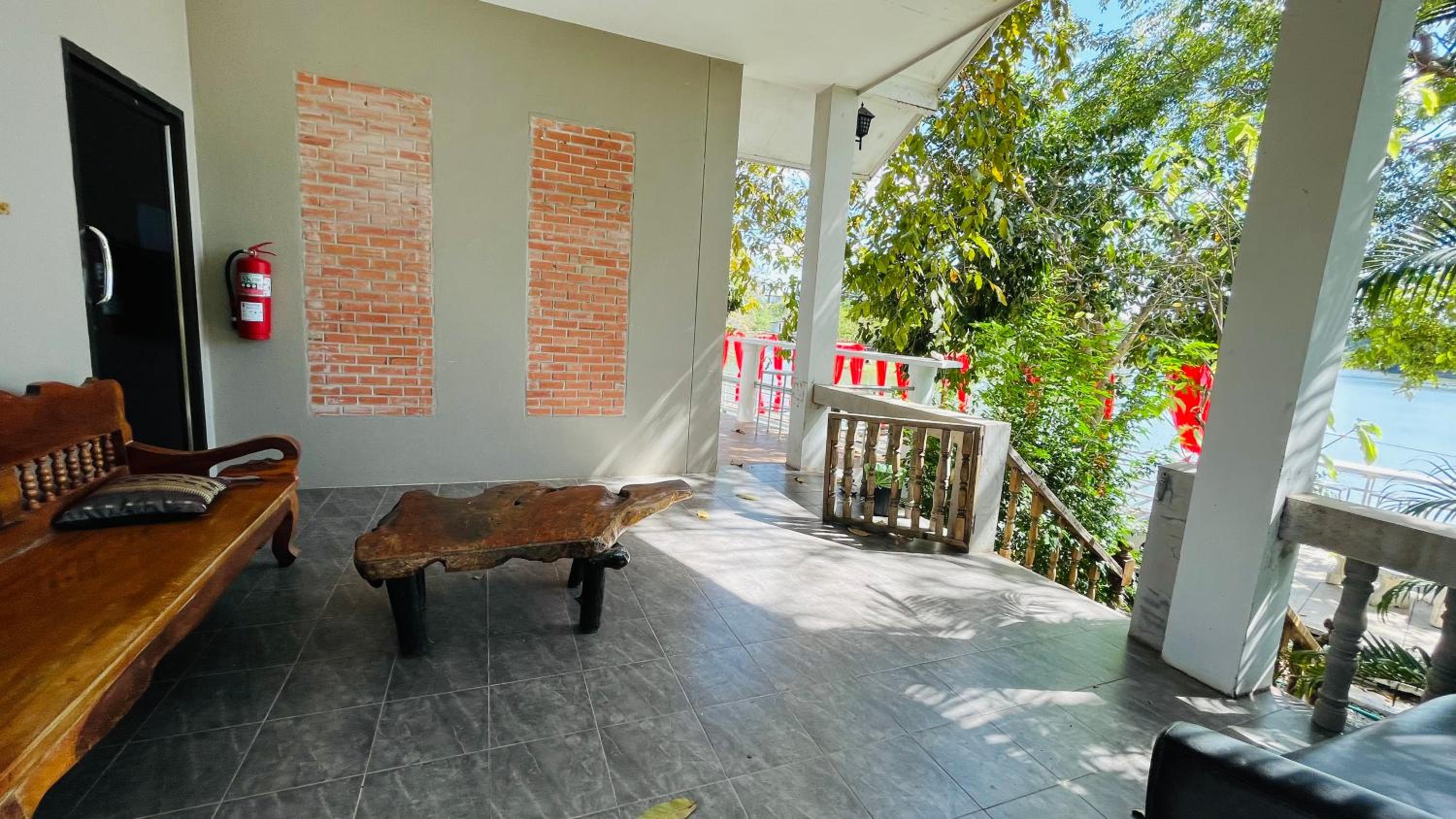Deluxe Bungalow - Photo 18