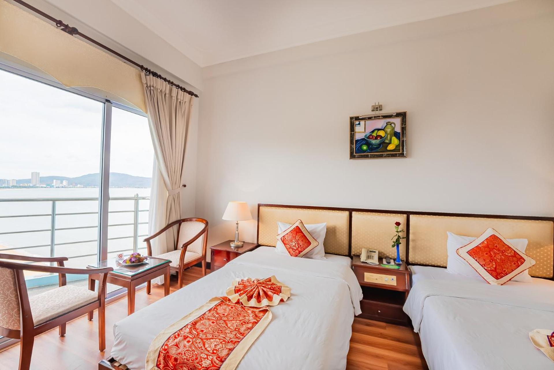 Deluxe Seaview Twin - Photo 11