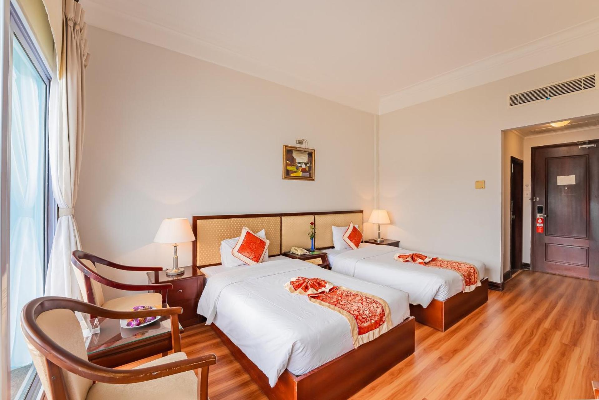Deluxe Seaview Twin - Photo 12