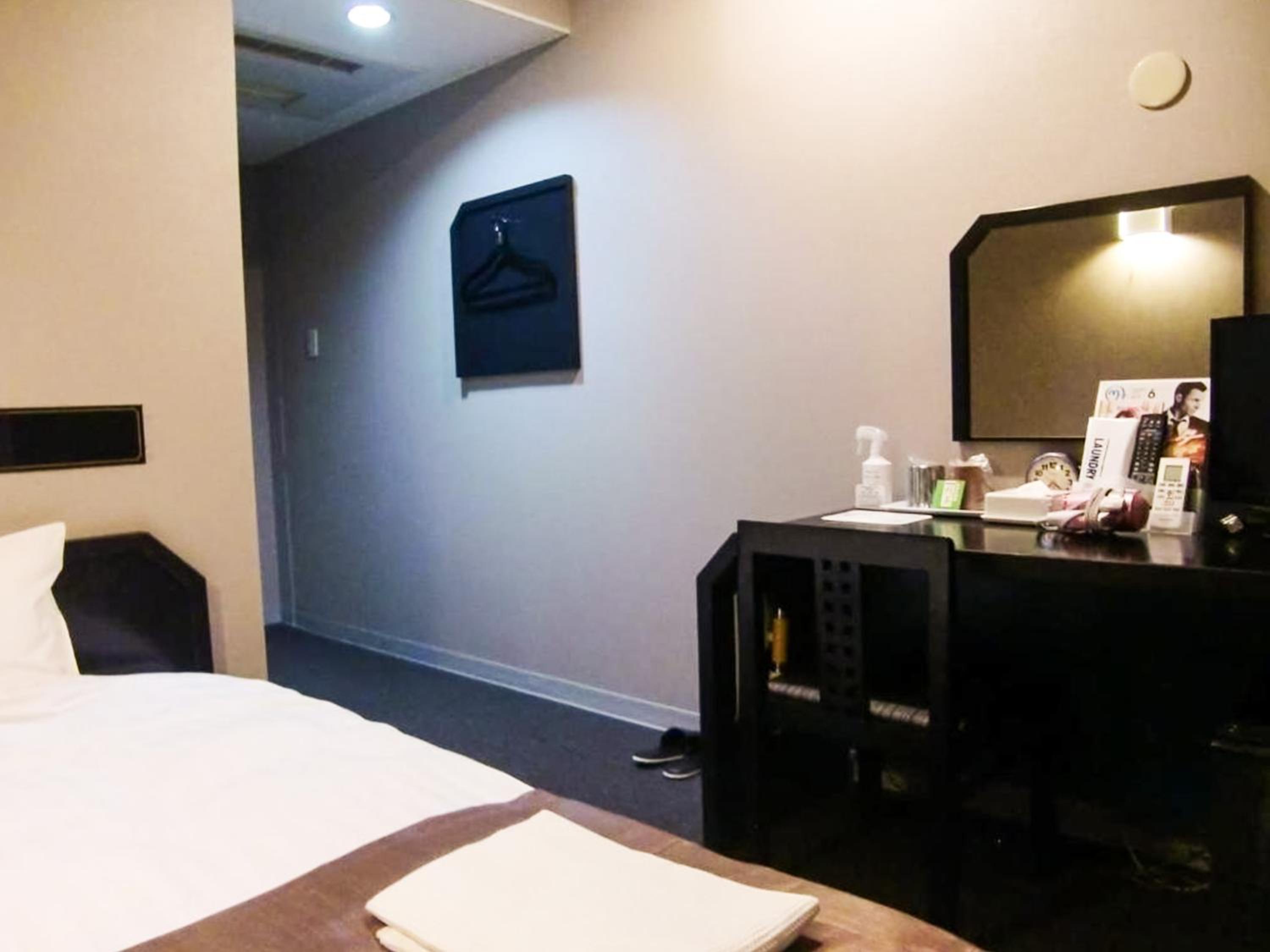 Single Room - Smoking photo 1