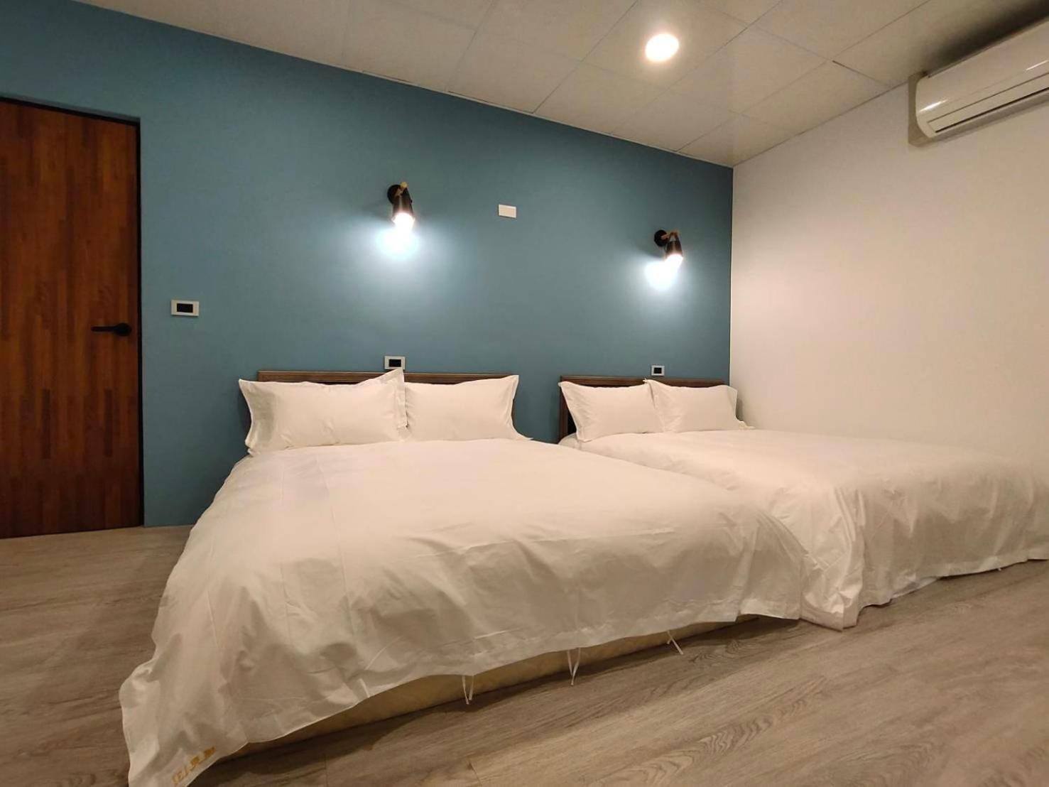 Quadruple Room with Private Bathroom photo 1