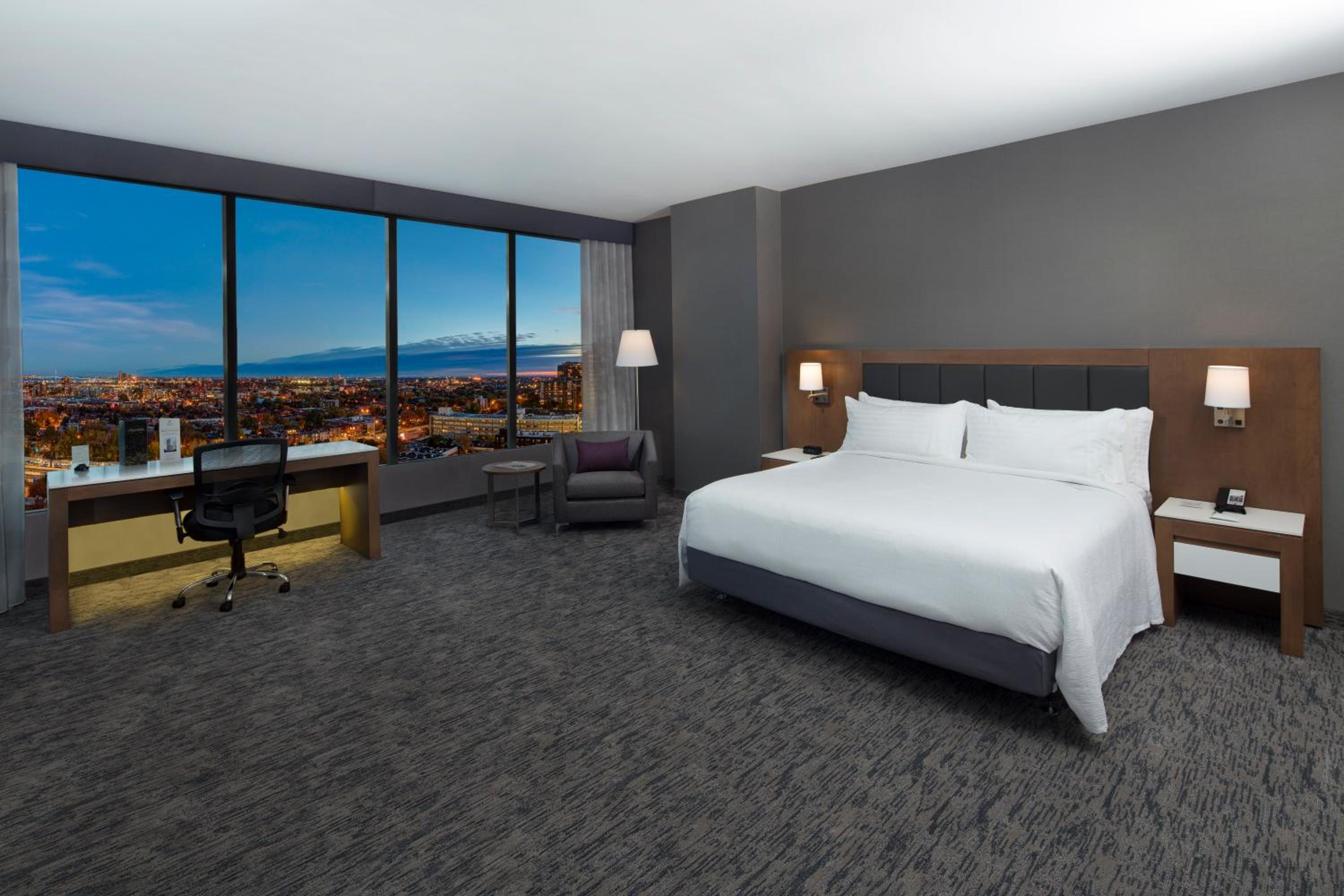 One-Bedroom Corner King Suite