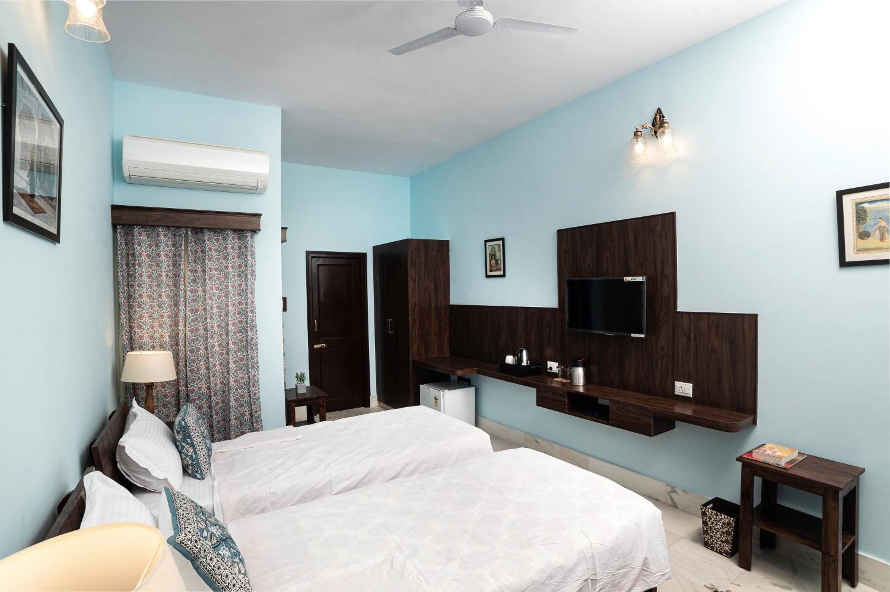 Standard Double or Twin Room photo 3