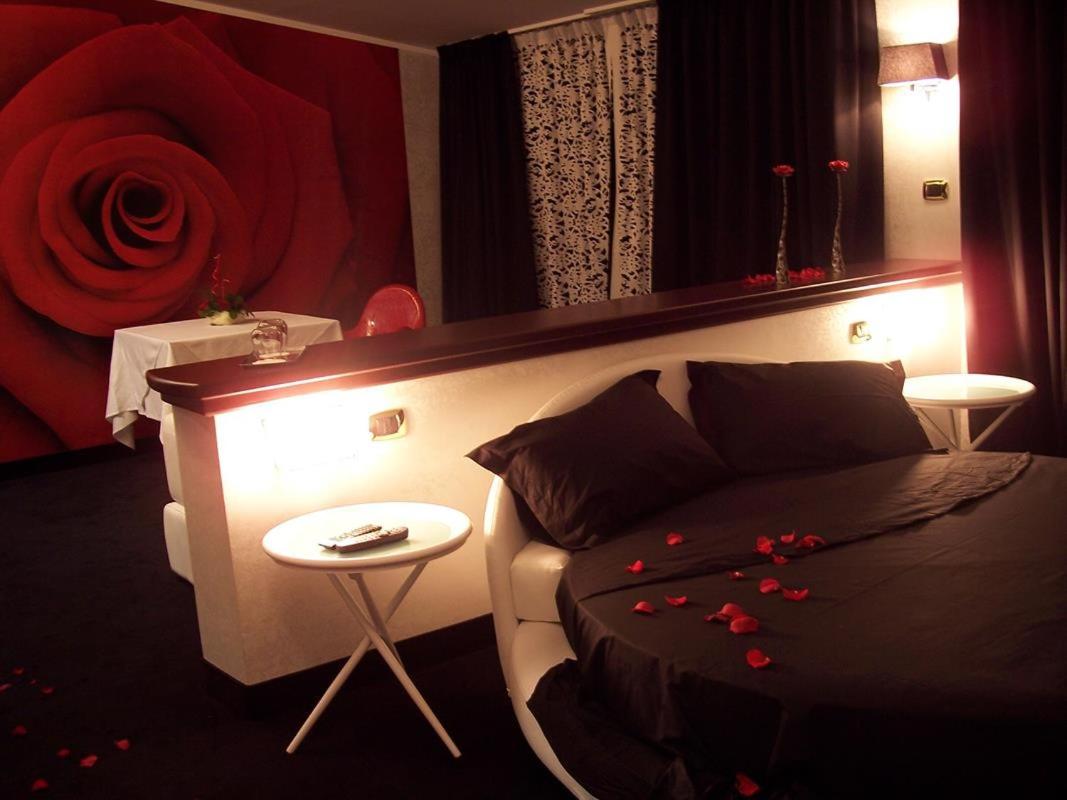 Queen Suite with Spa Bath - Photo 10