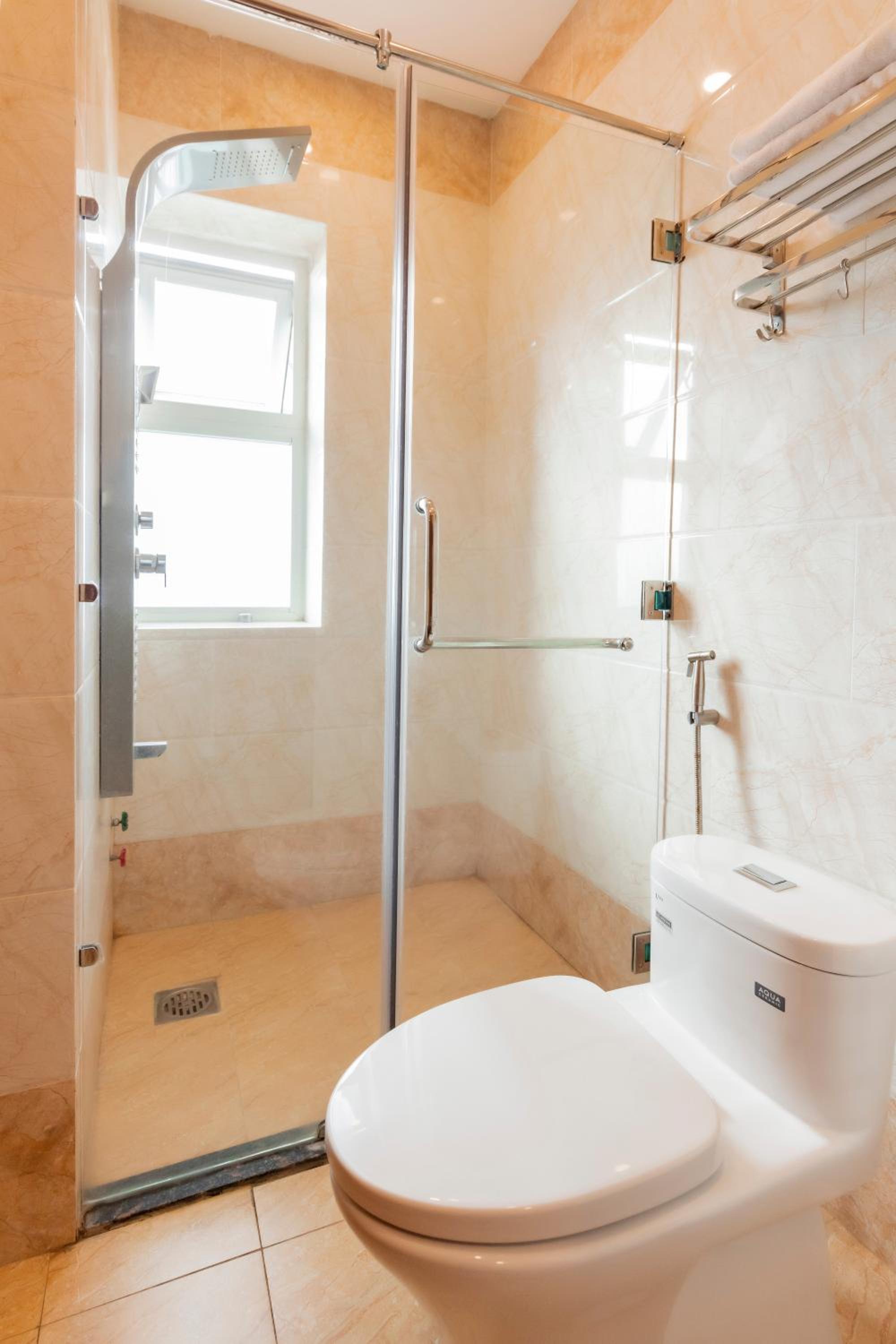 Double Room with Balcony - Photo 9