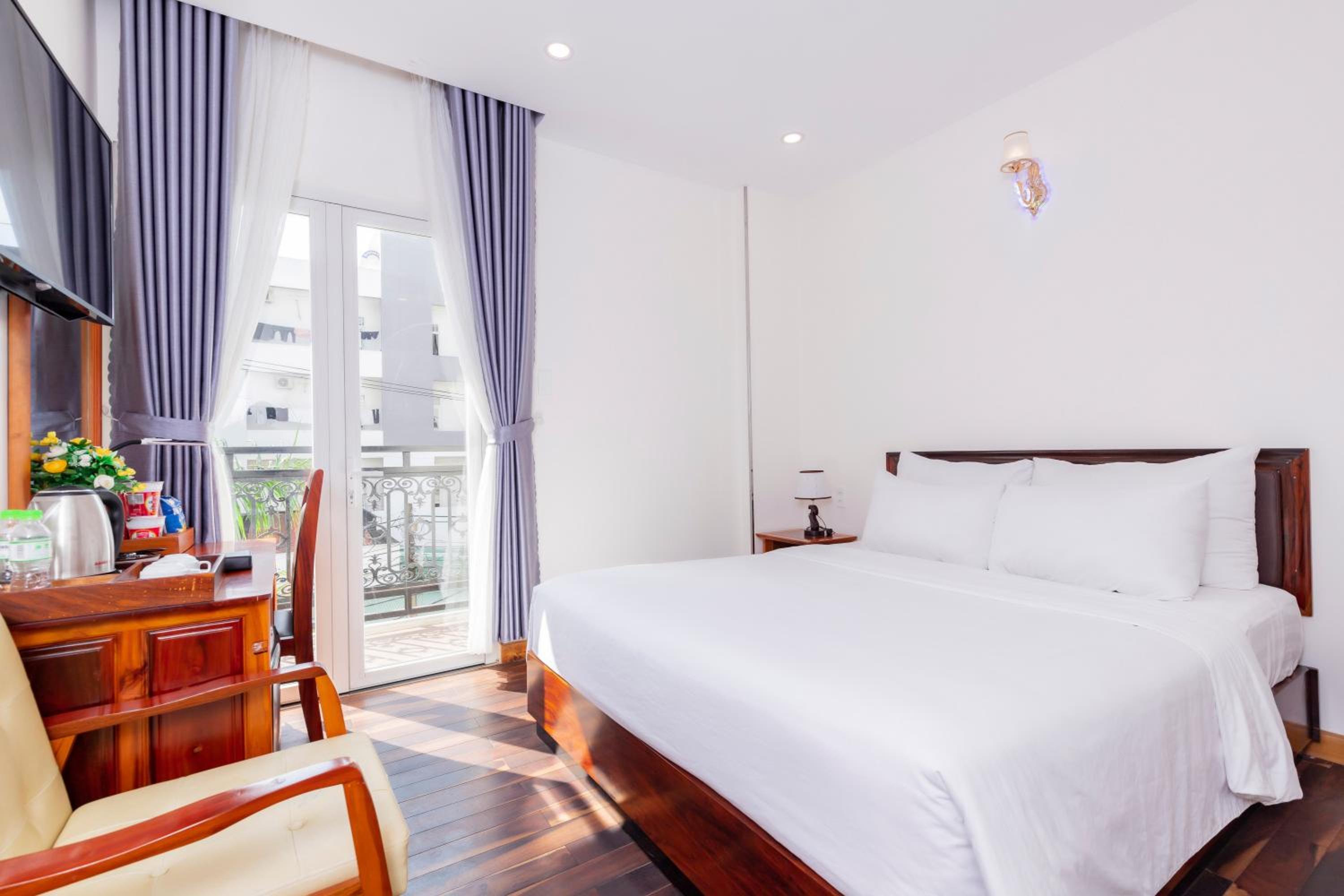 Double Room with Balcony - Photo 1
