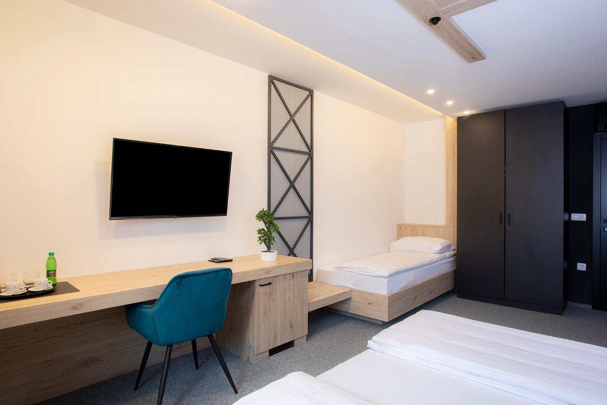 Triple Room with Private Bathroom photo 1
