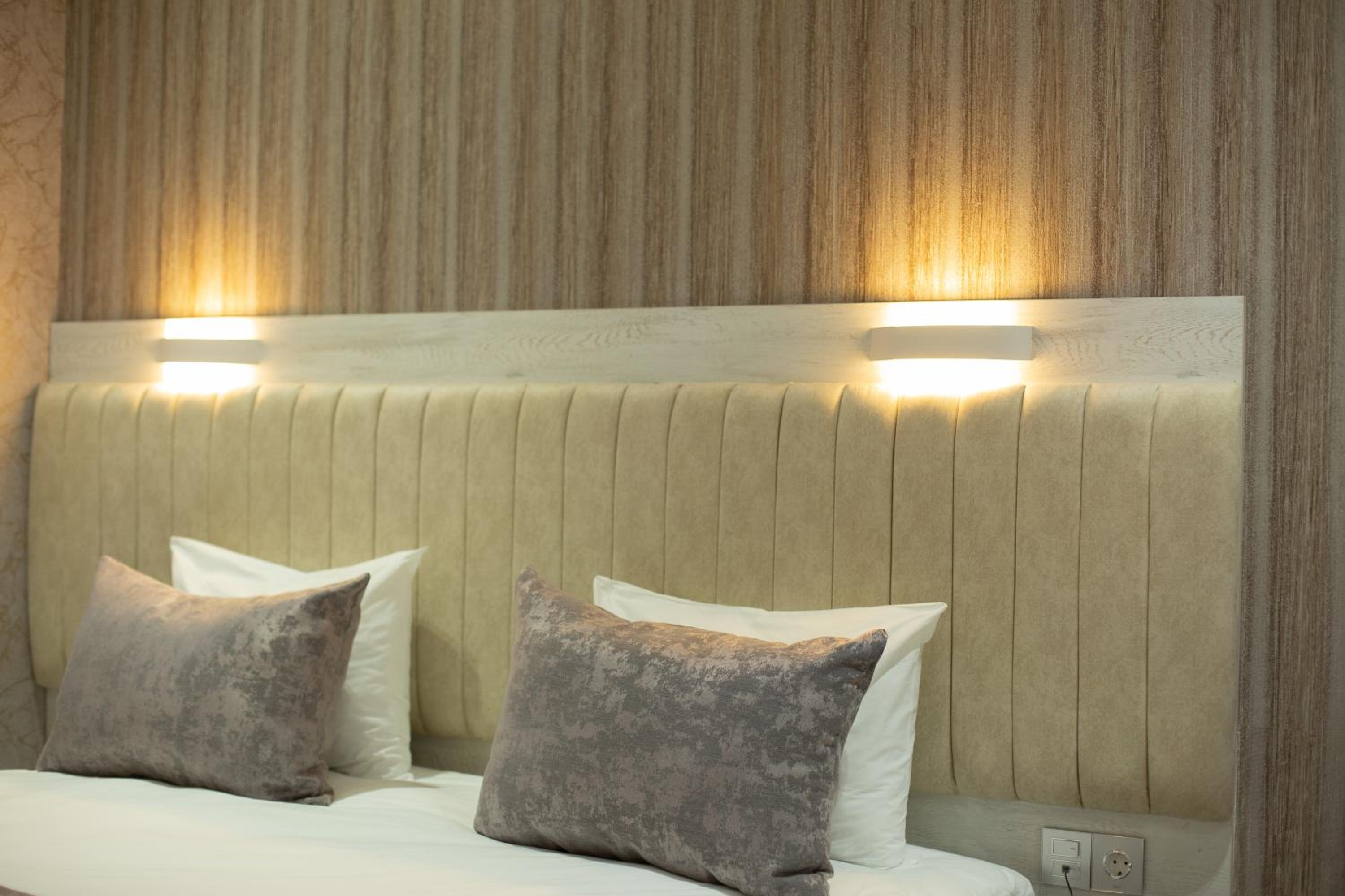 Suite - Photo 18