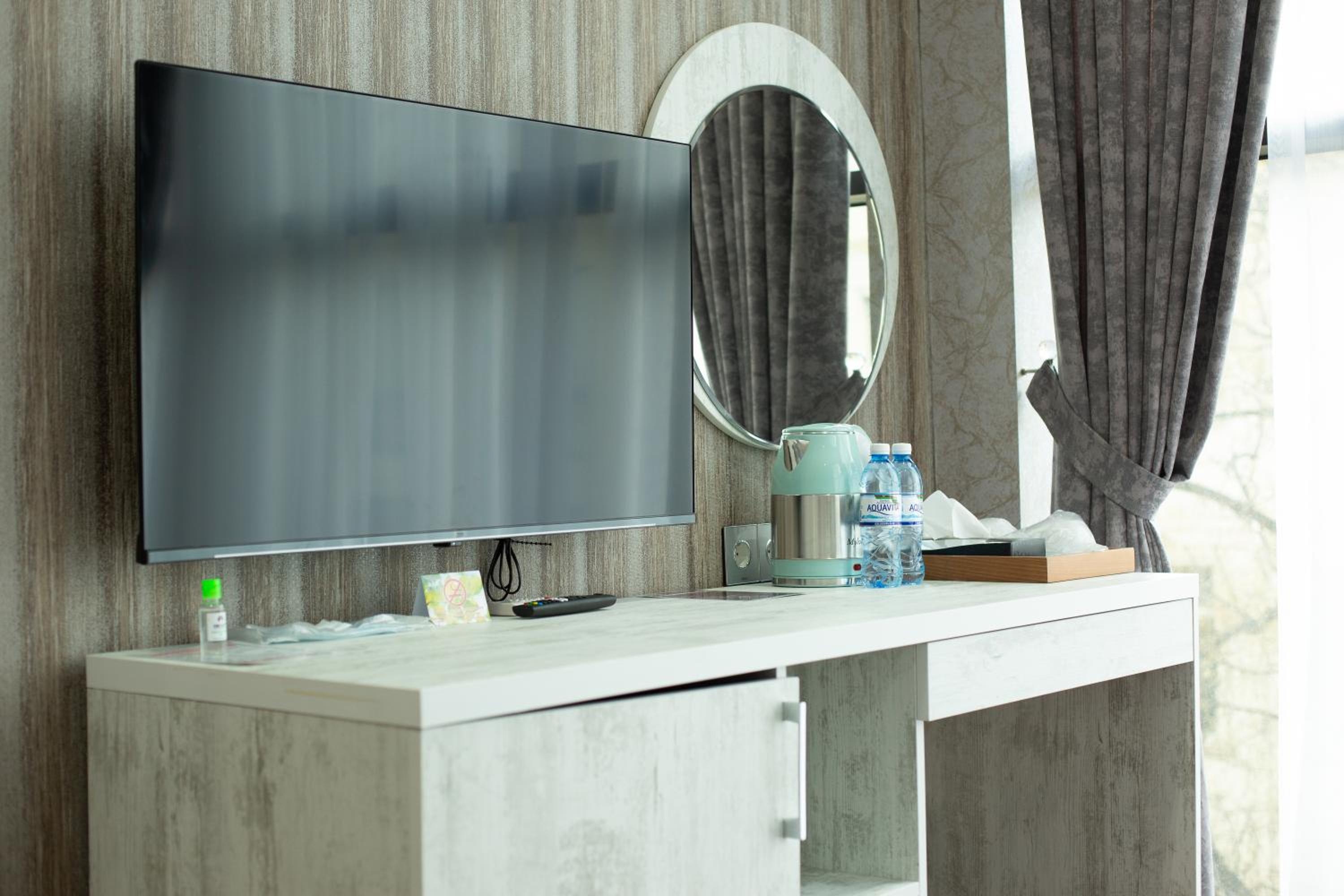 Suite - Photo 13