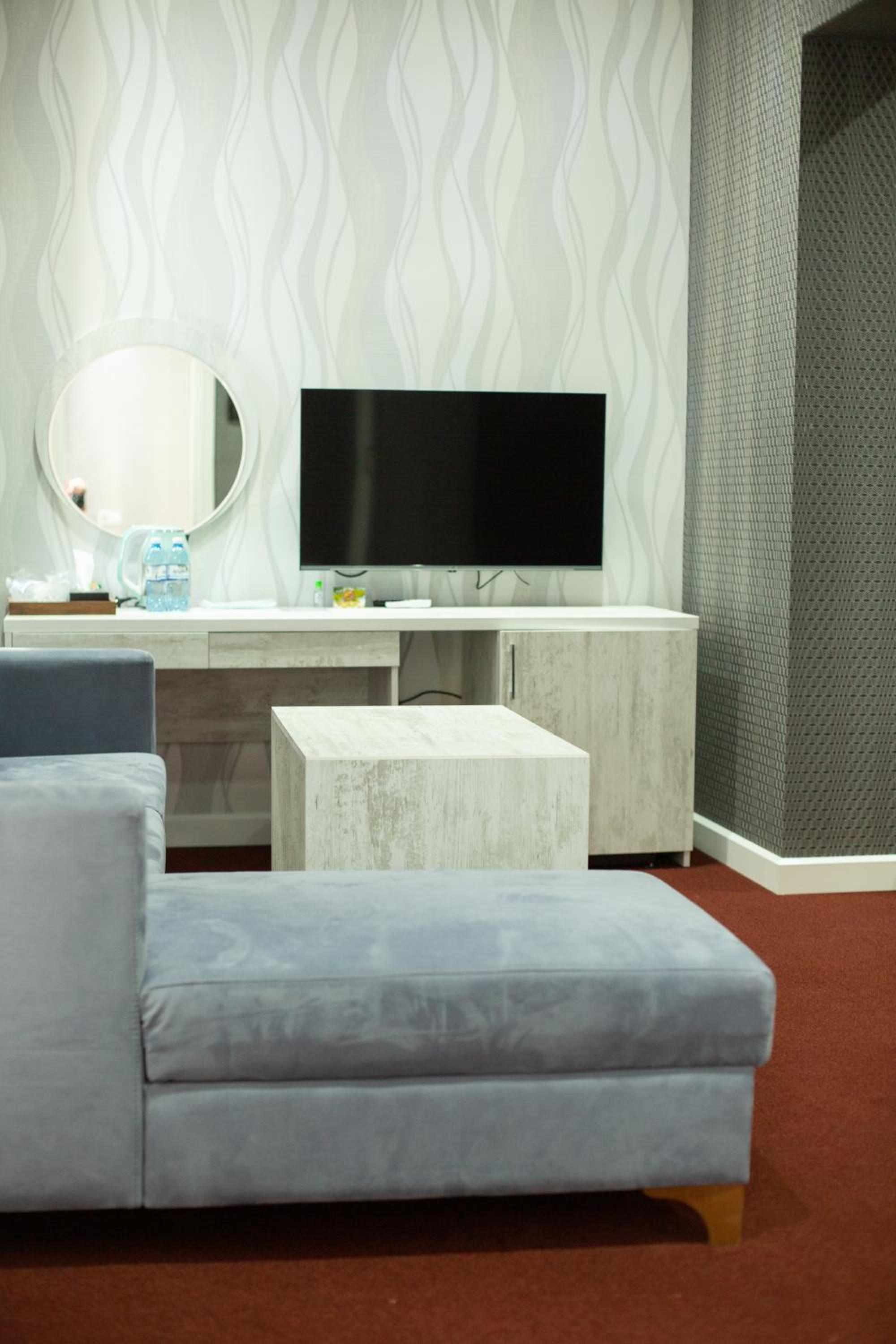 Suite - Photo 10