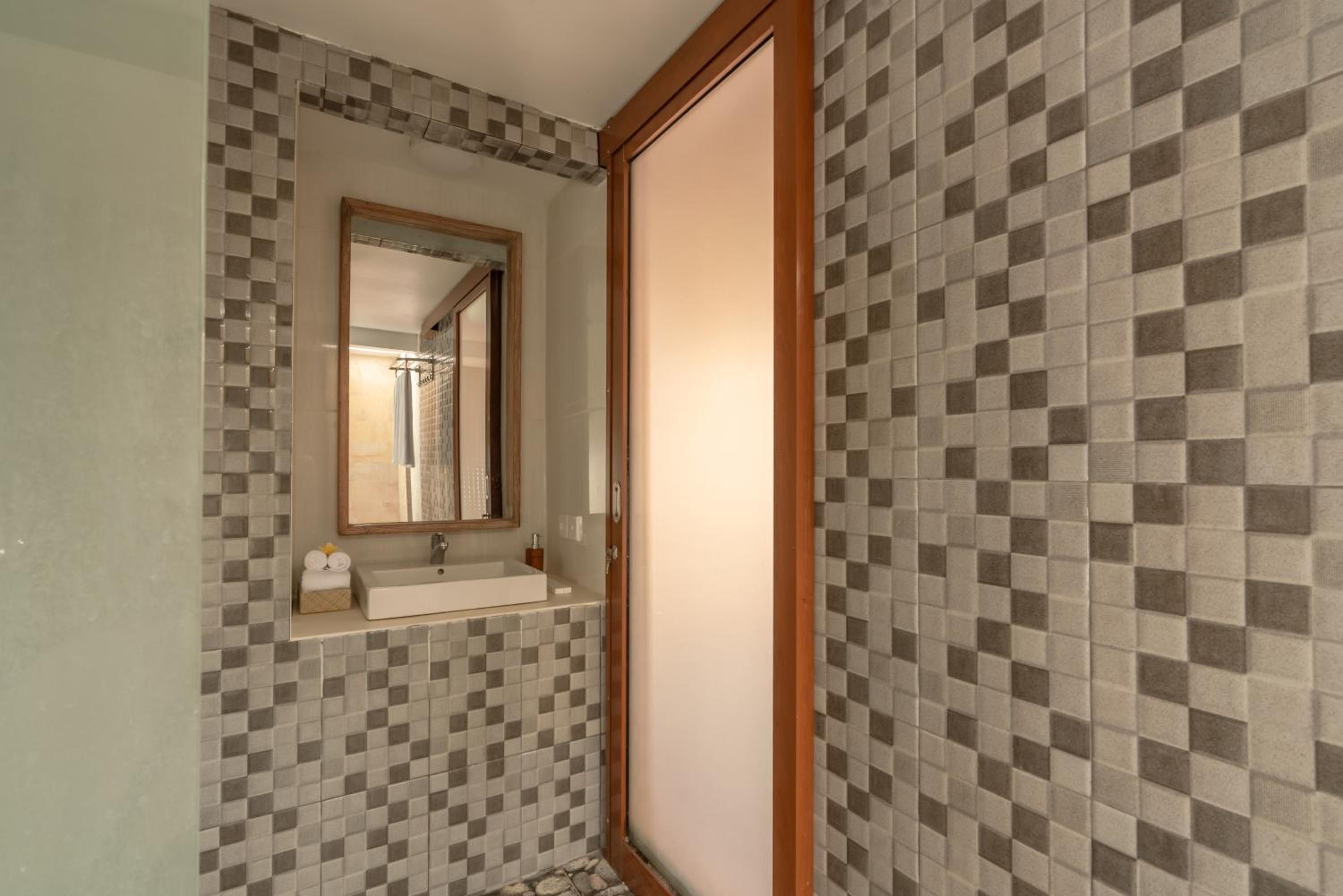 Suite - Photo 5