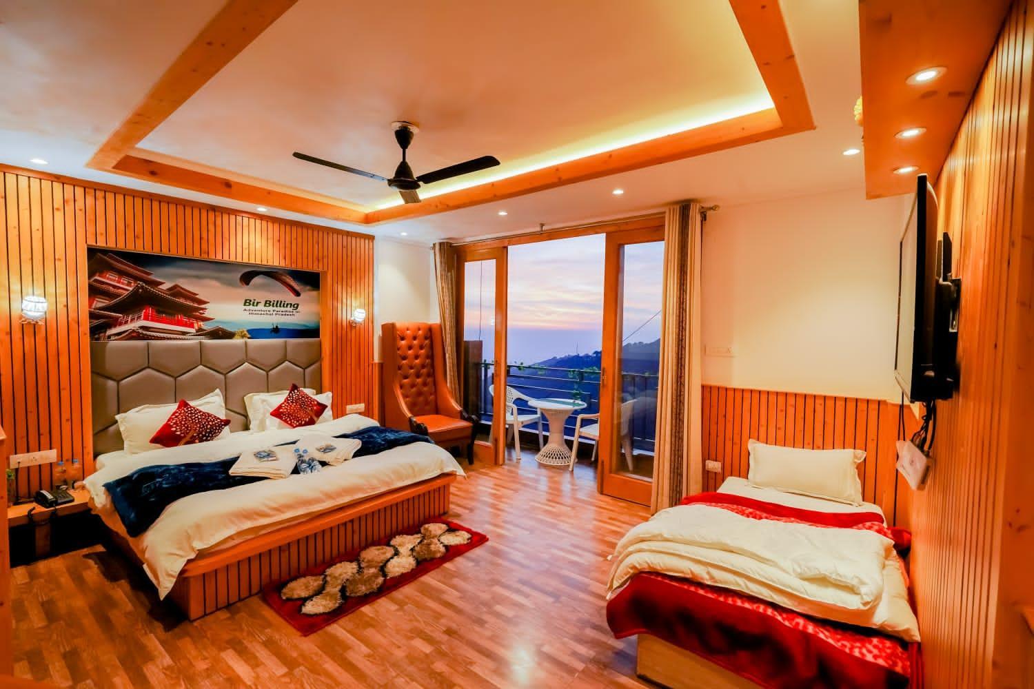 Triple Room with Balcony - Photo 3