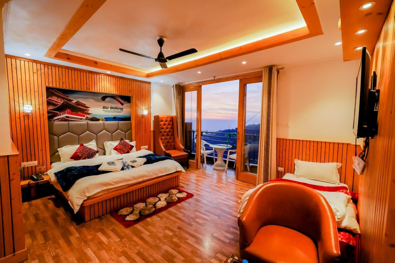 Triple Room with Balcony - Photo 1