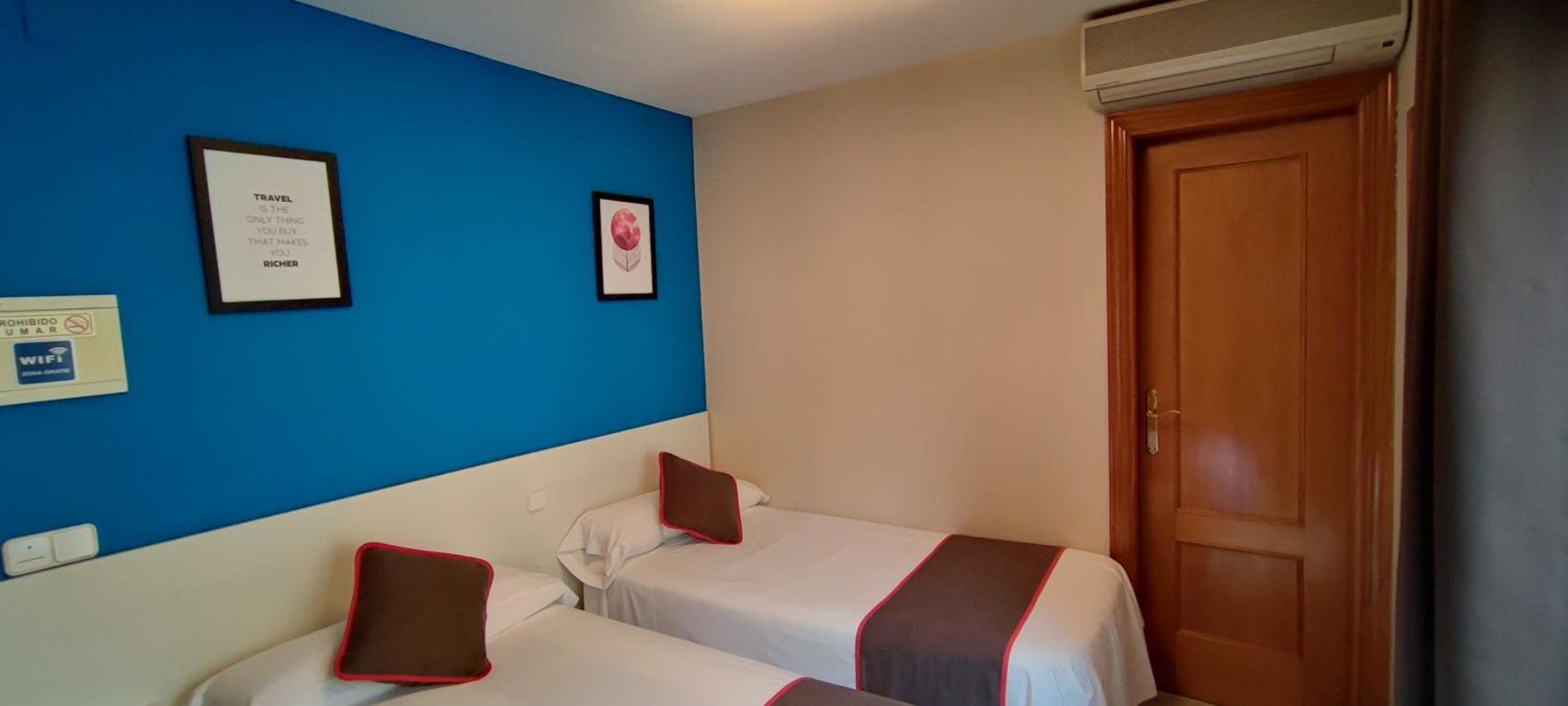 Twin Room - Photo 5
