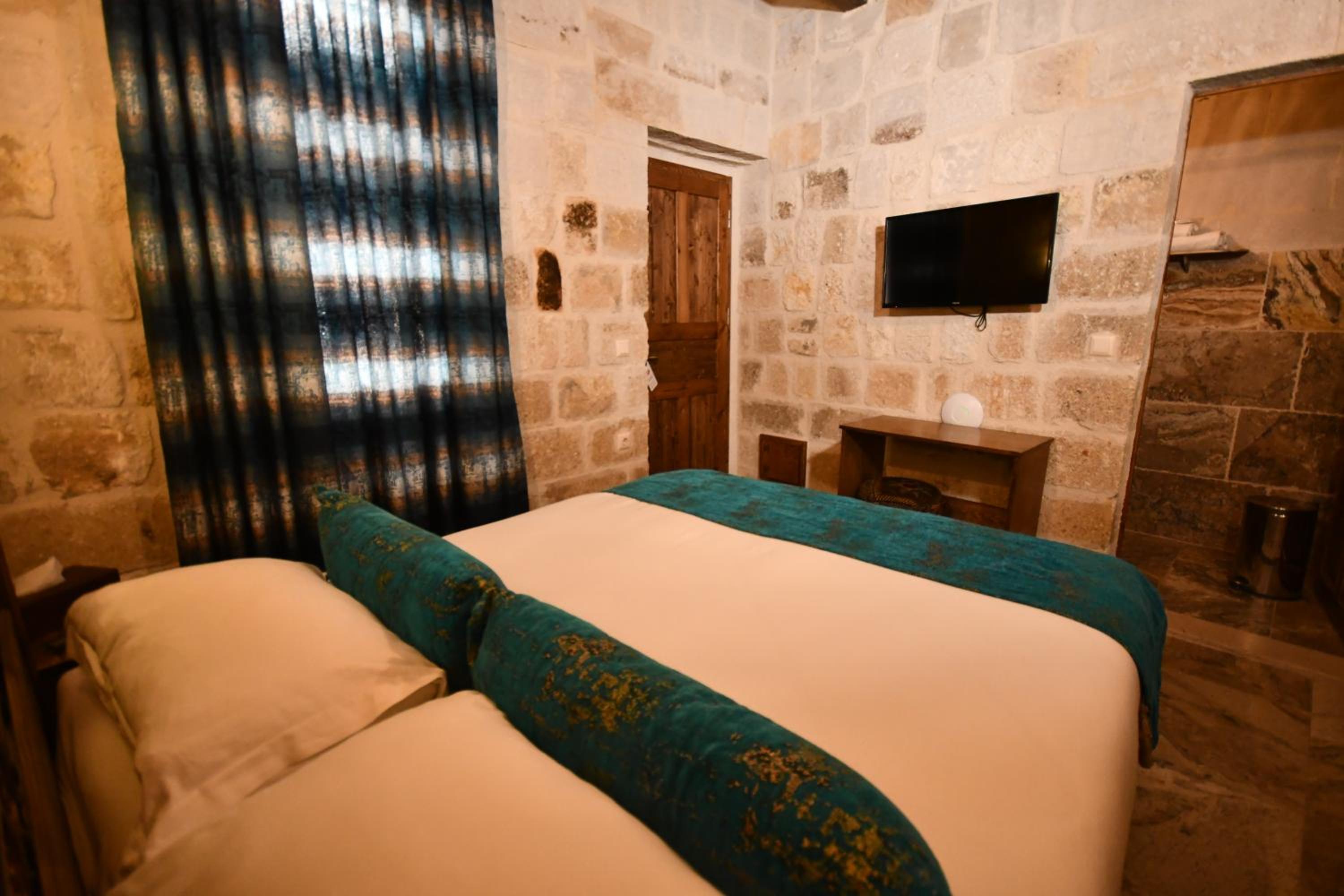 Deluxe Double Room with Shower photo 3