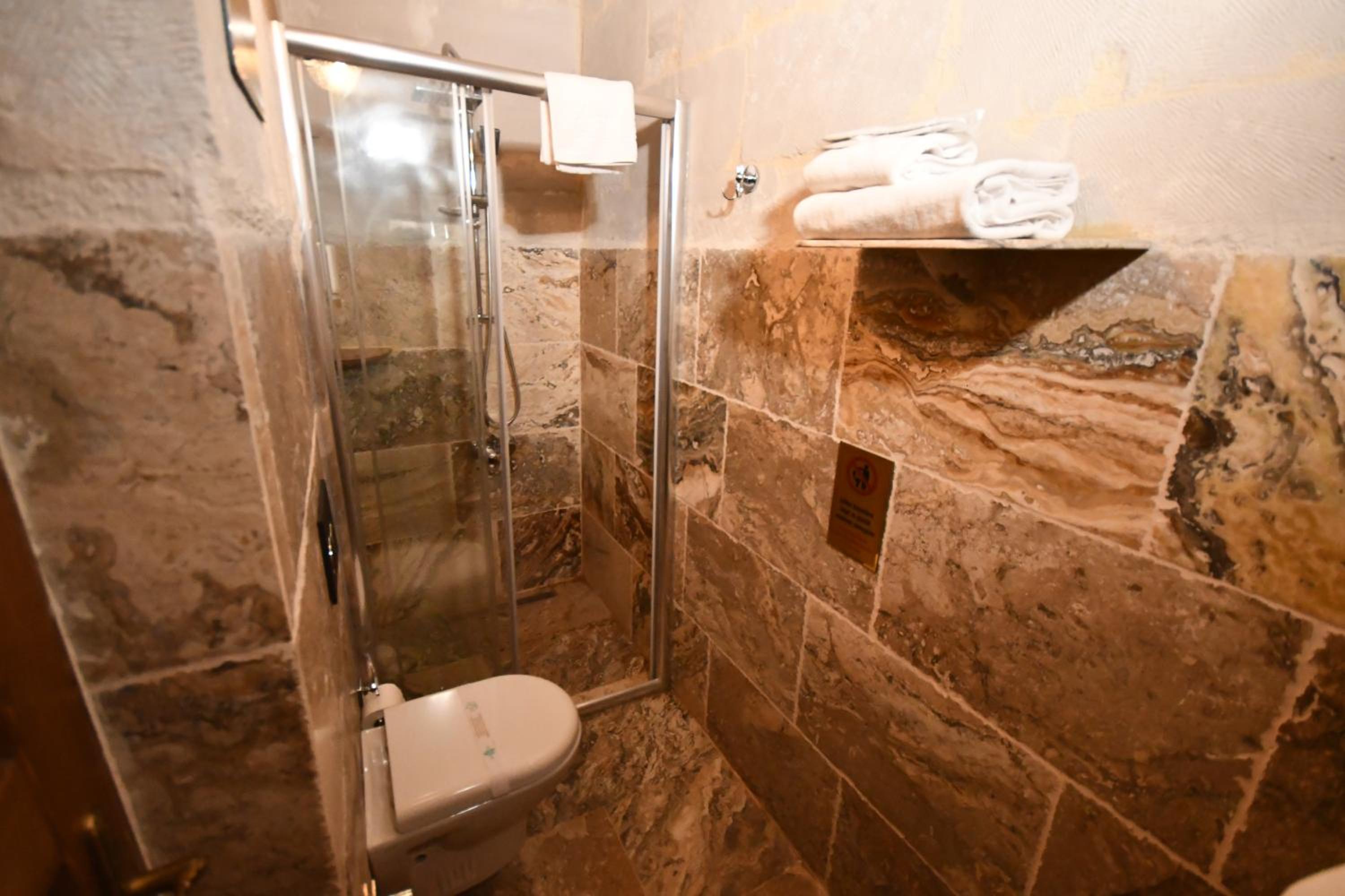Deluxe Double Room with Shower photo 2