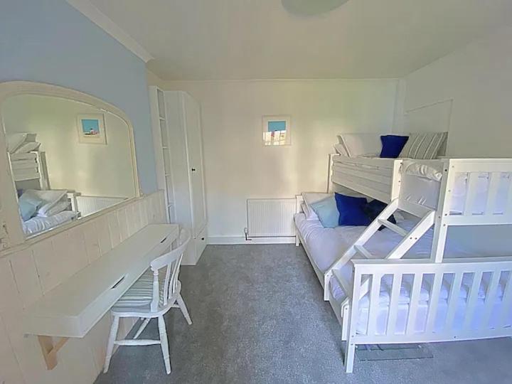 Three-Bedroom House photo 1