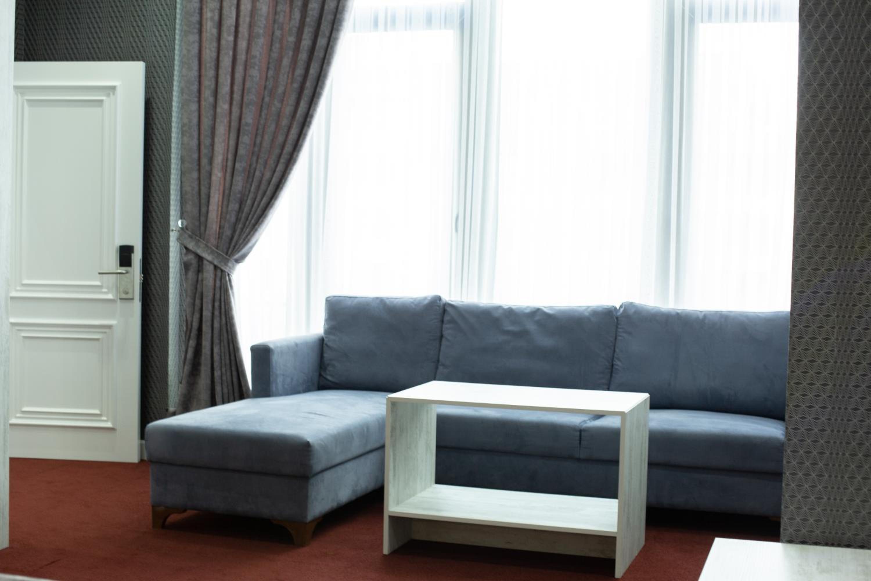 Suite - Photo 3