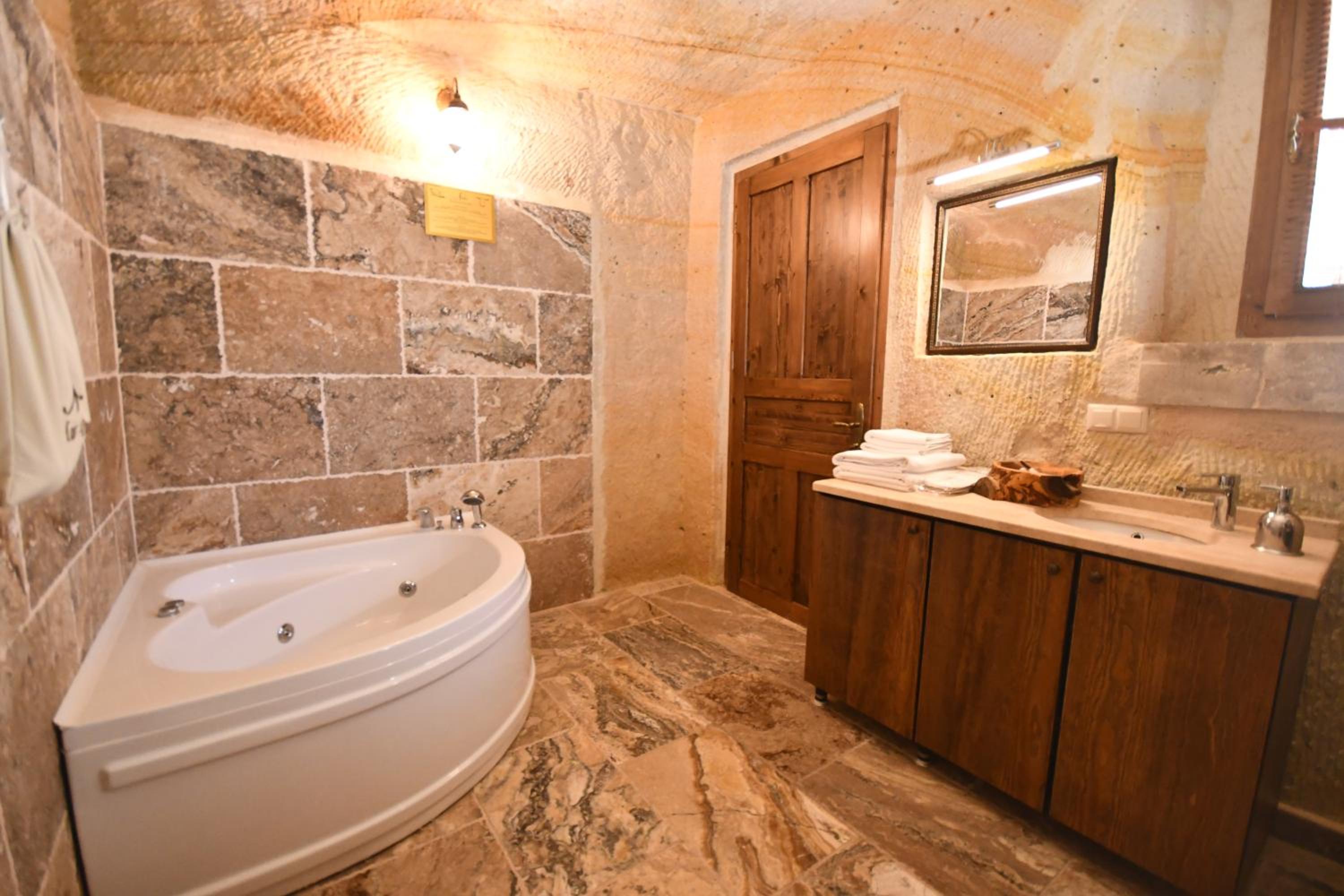 Double Room with Spa Bath photo 2