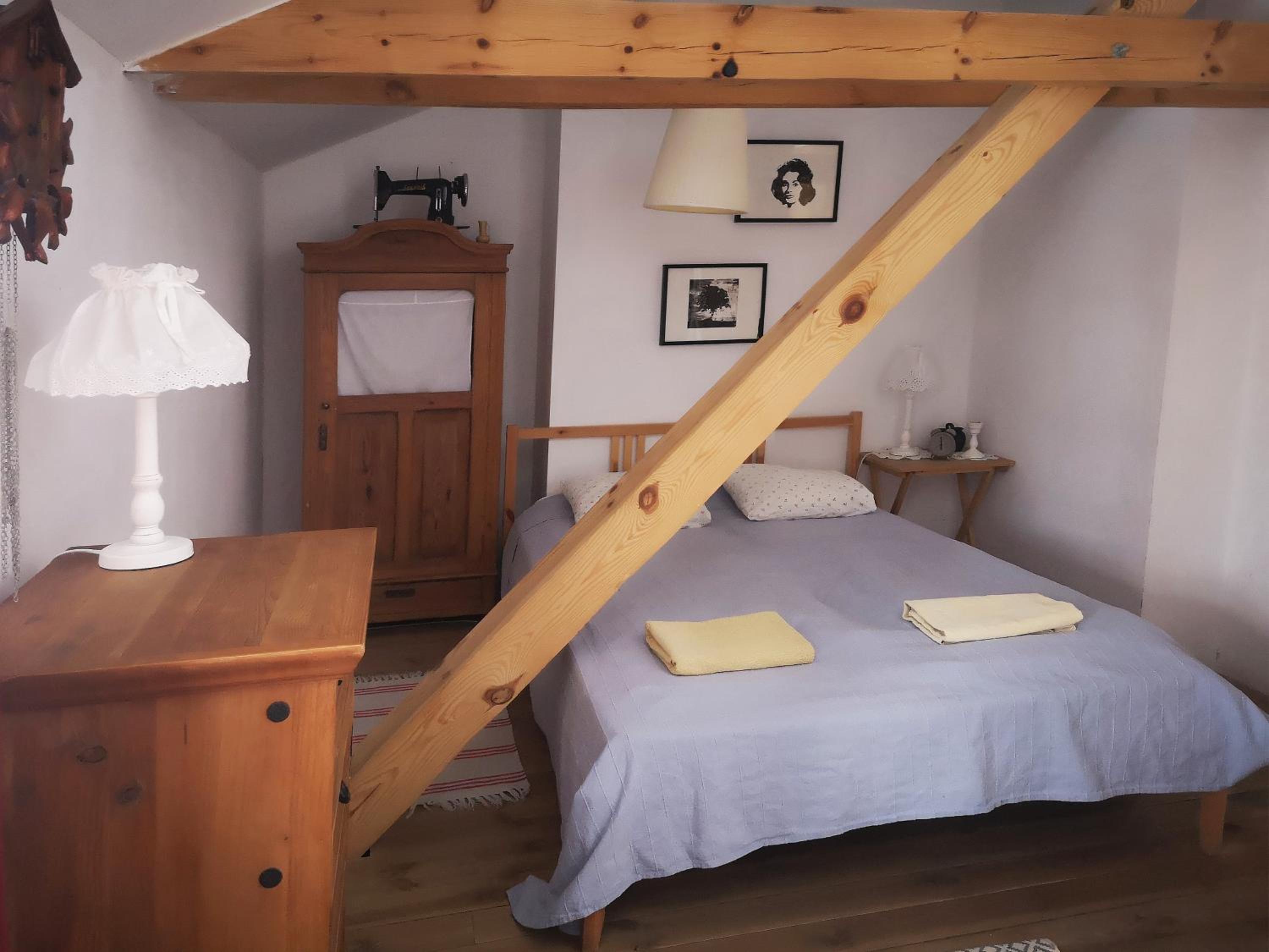 Large Double Room - Photo 2