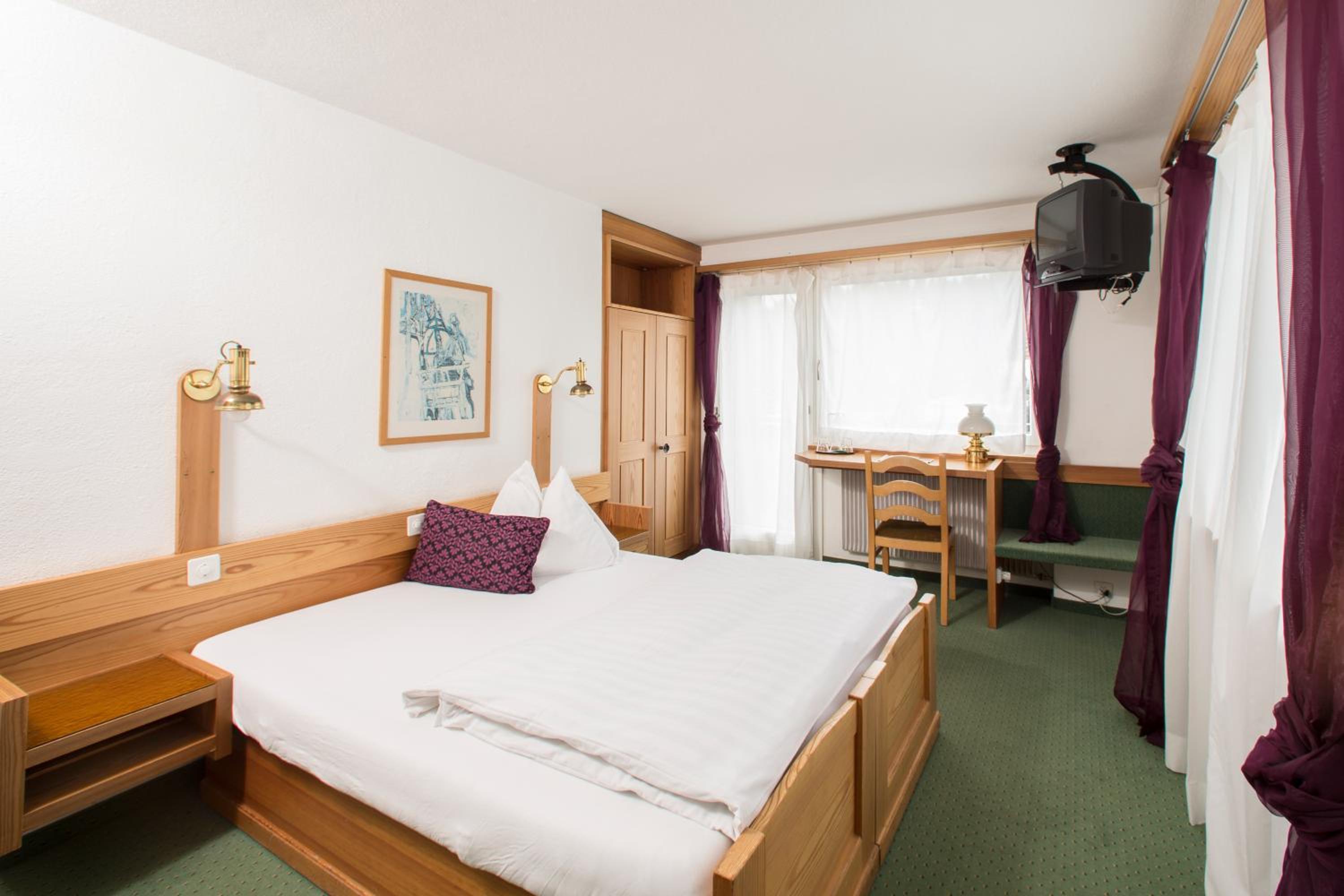 Budget Double Room - Photo 3