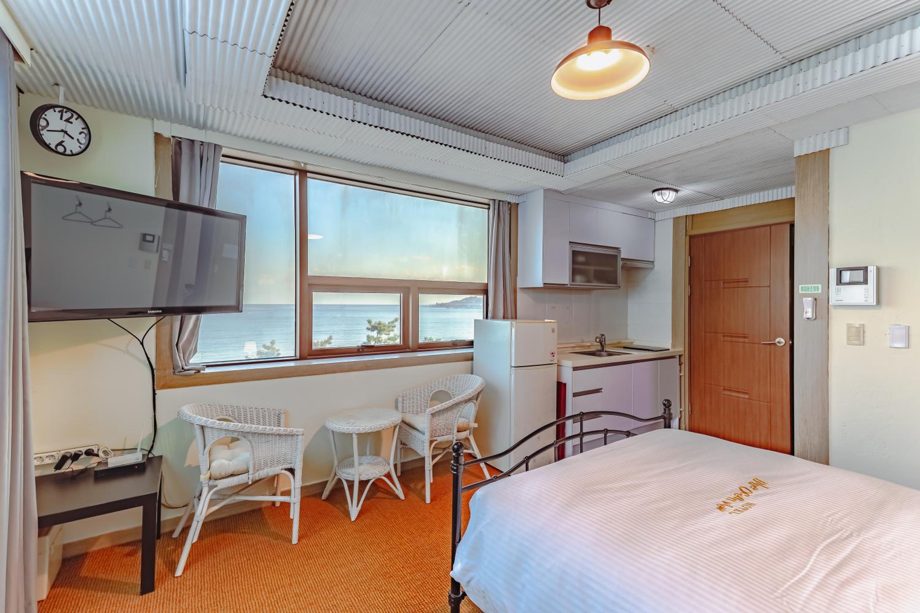 Deluxe Double Room with Sea View photo 3