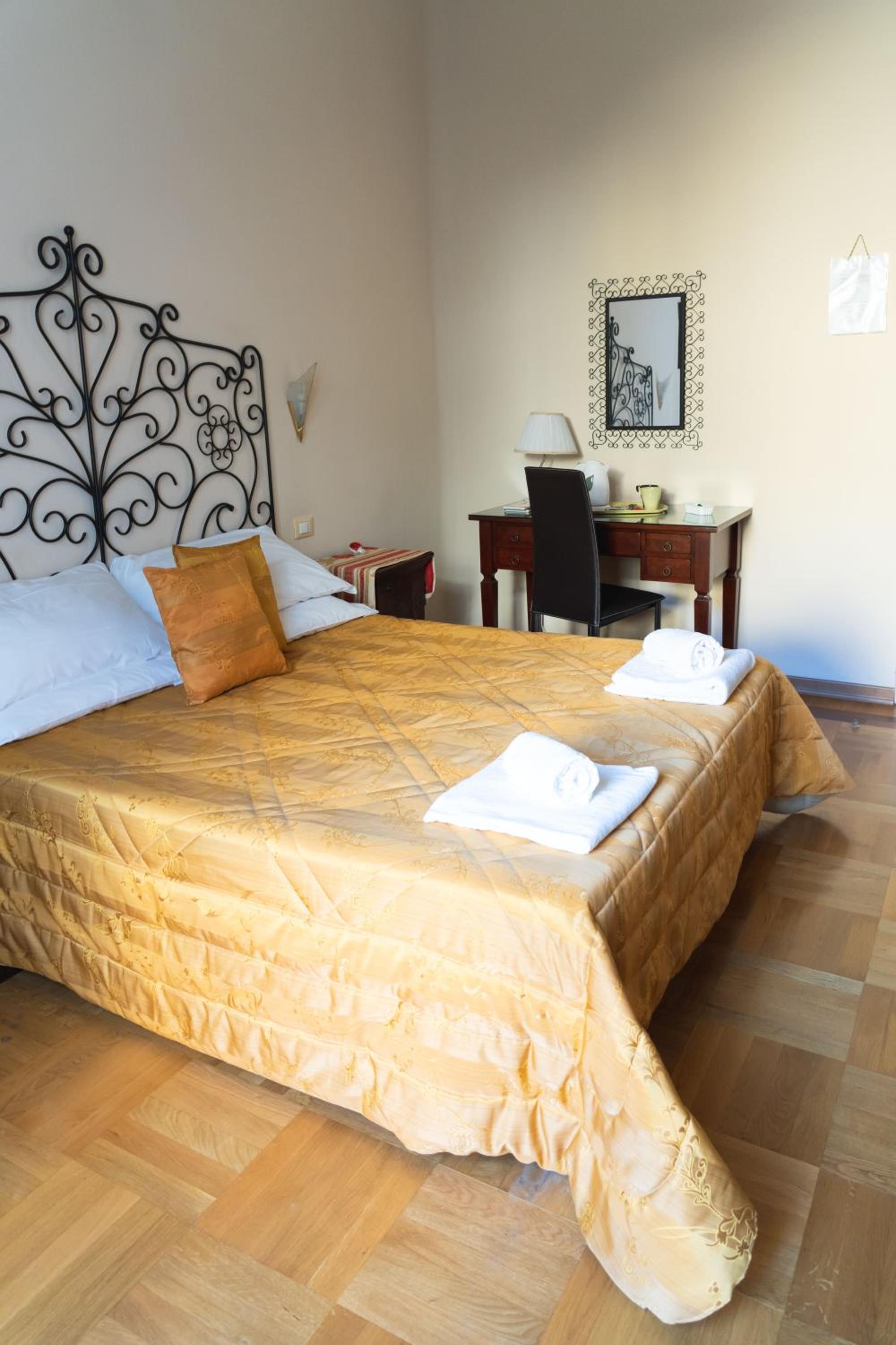 Standard Double or Twin Room photo 1