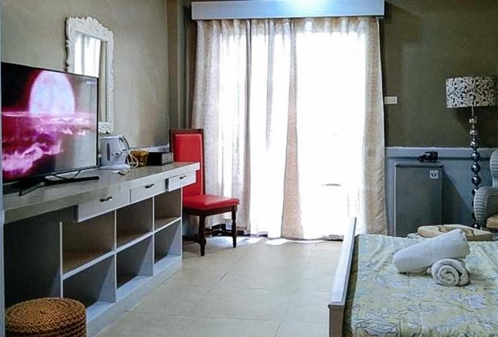 Deluxe Room - Photo 5