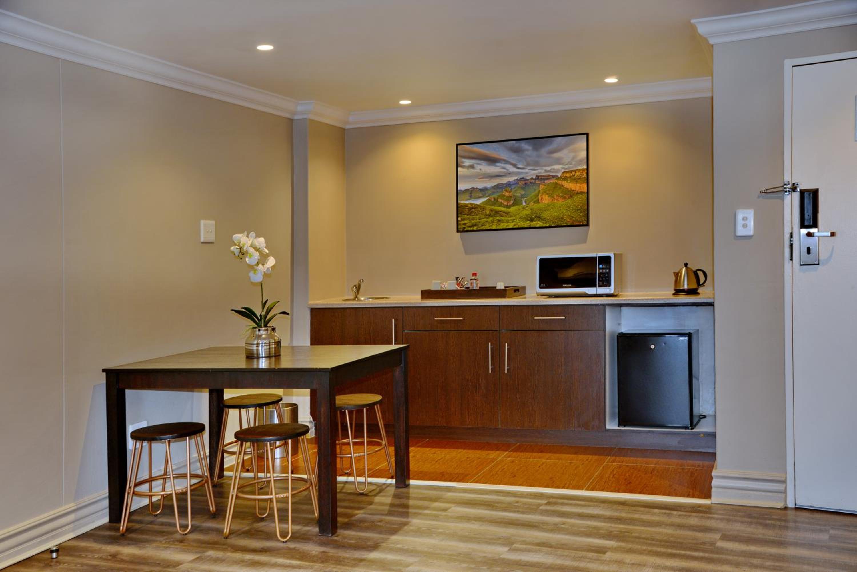 Executive Apartment - Photo 26