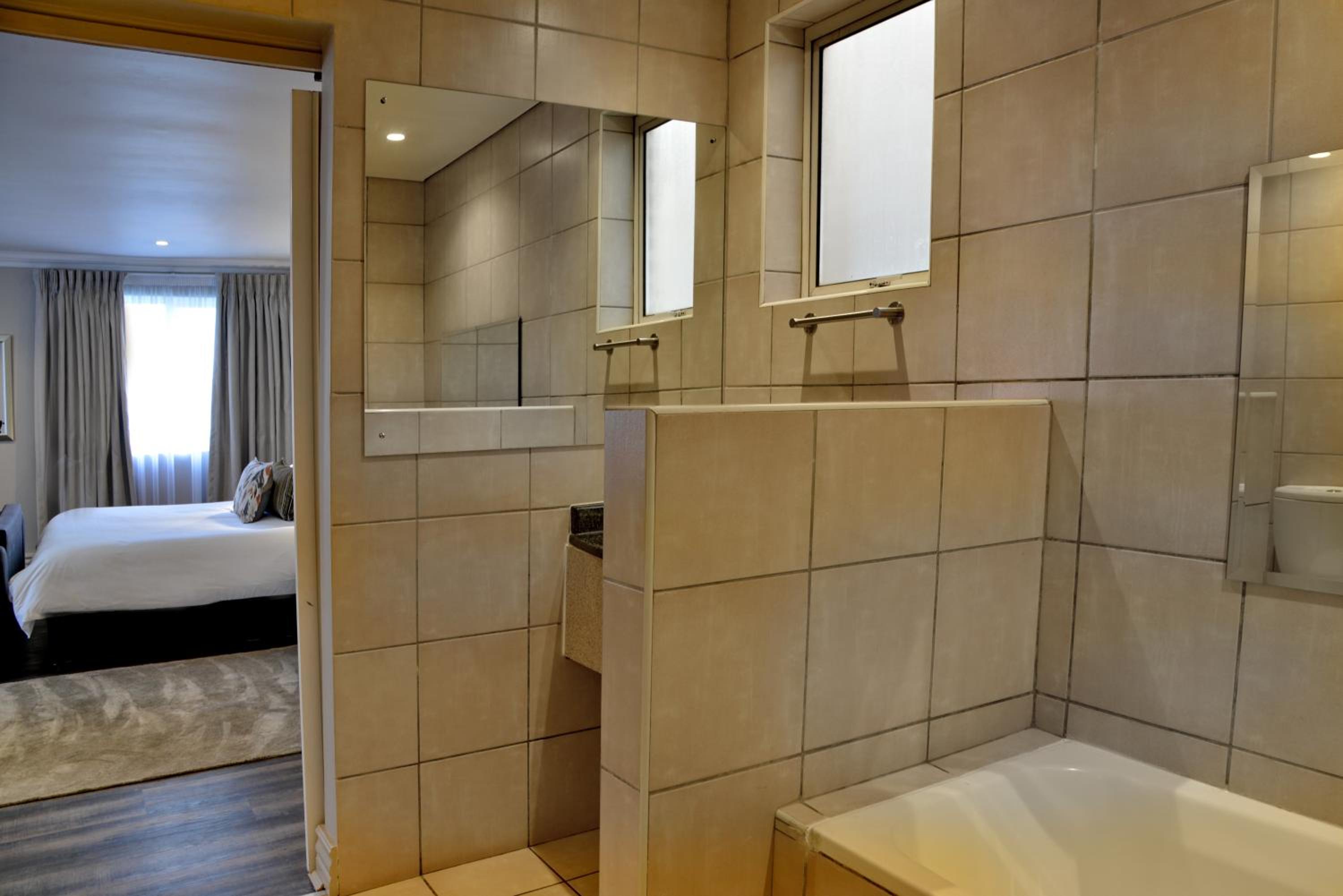 Executive Apartment - Photo 16