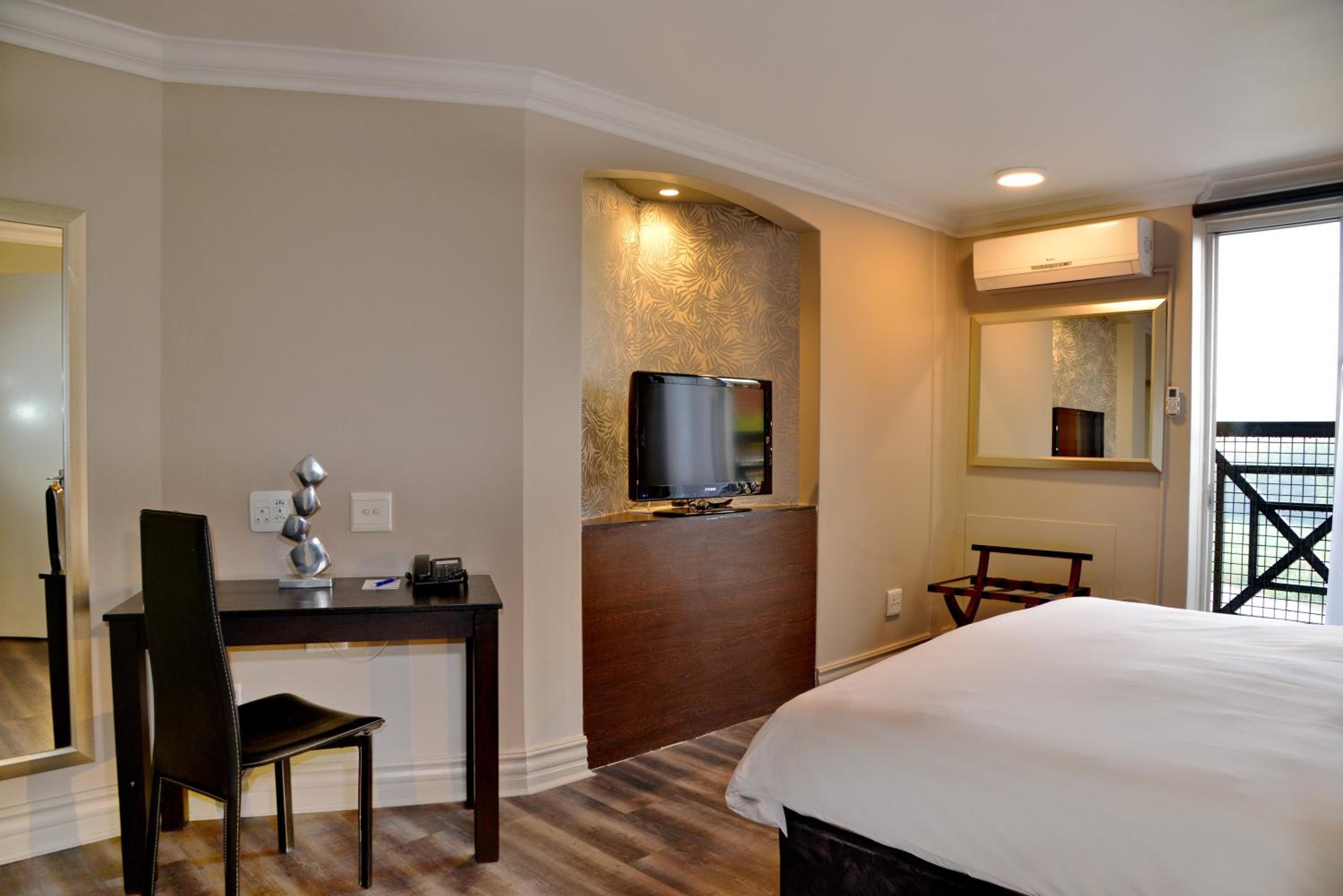 Executive Apartment - Photo 15