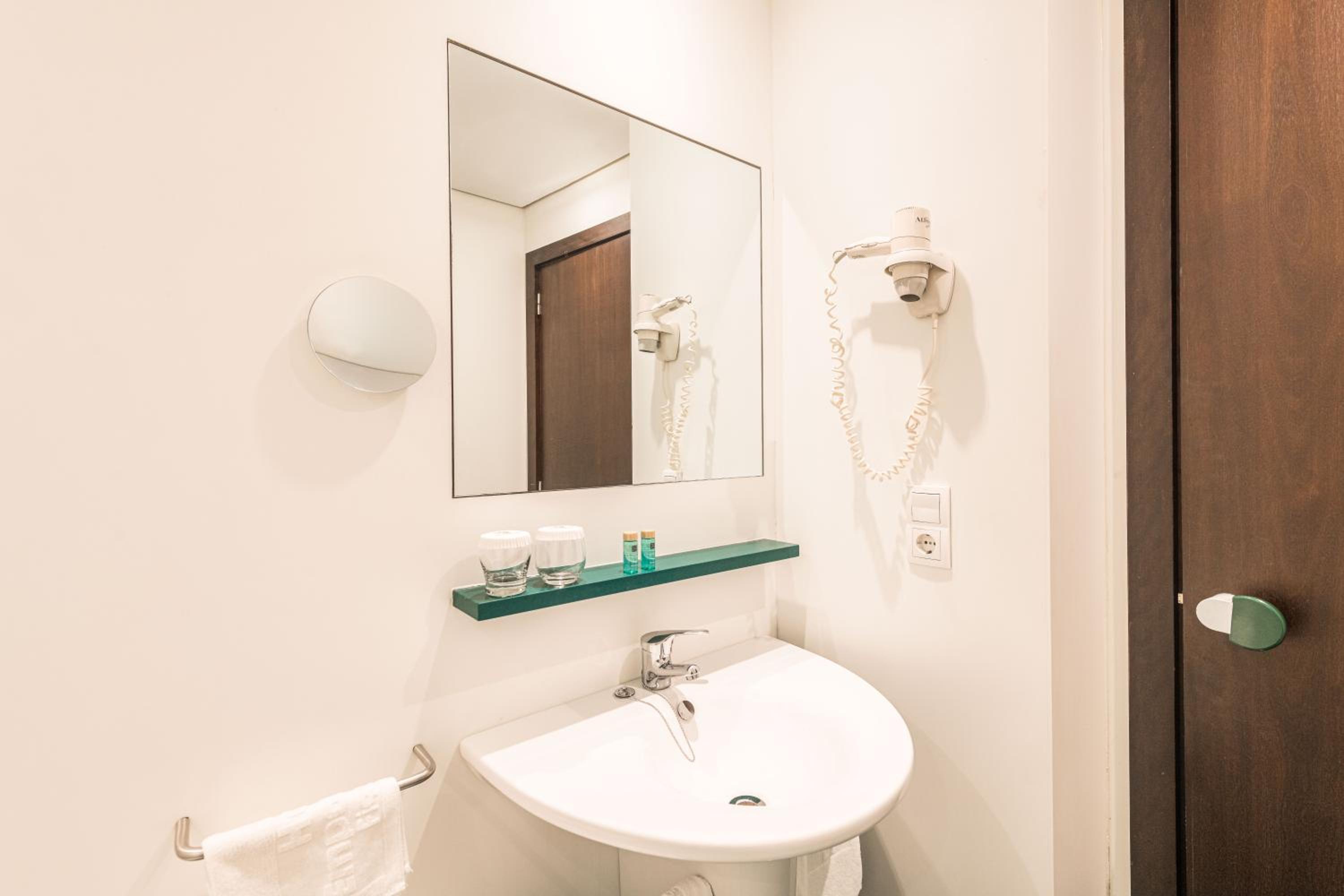 Double or Twin Room photo 3