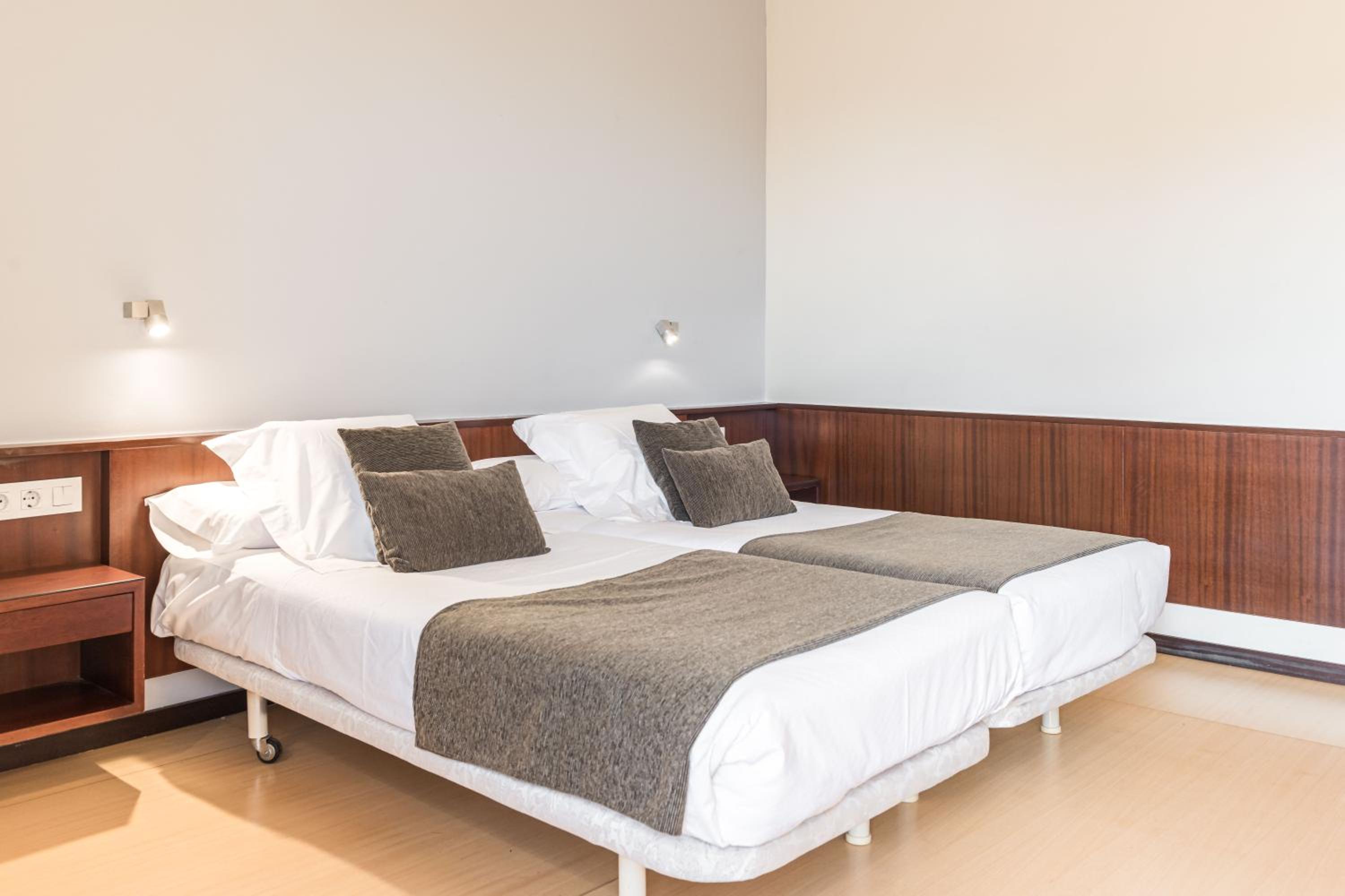 Double or Twin Room photo 2