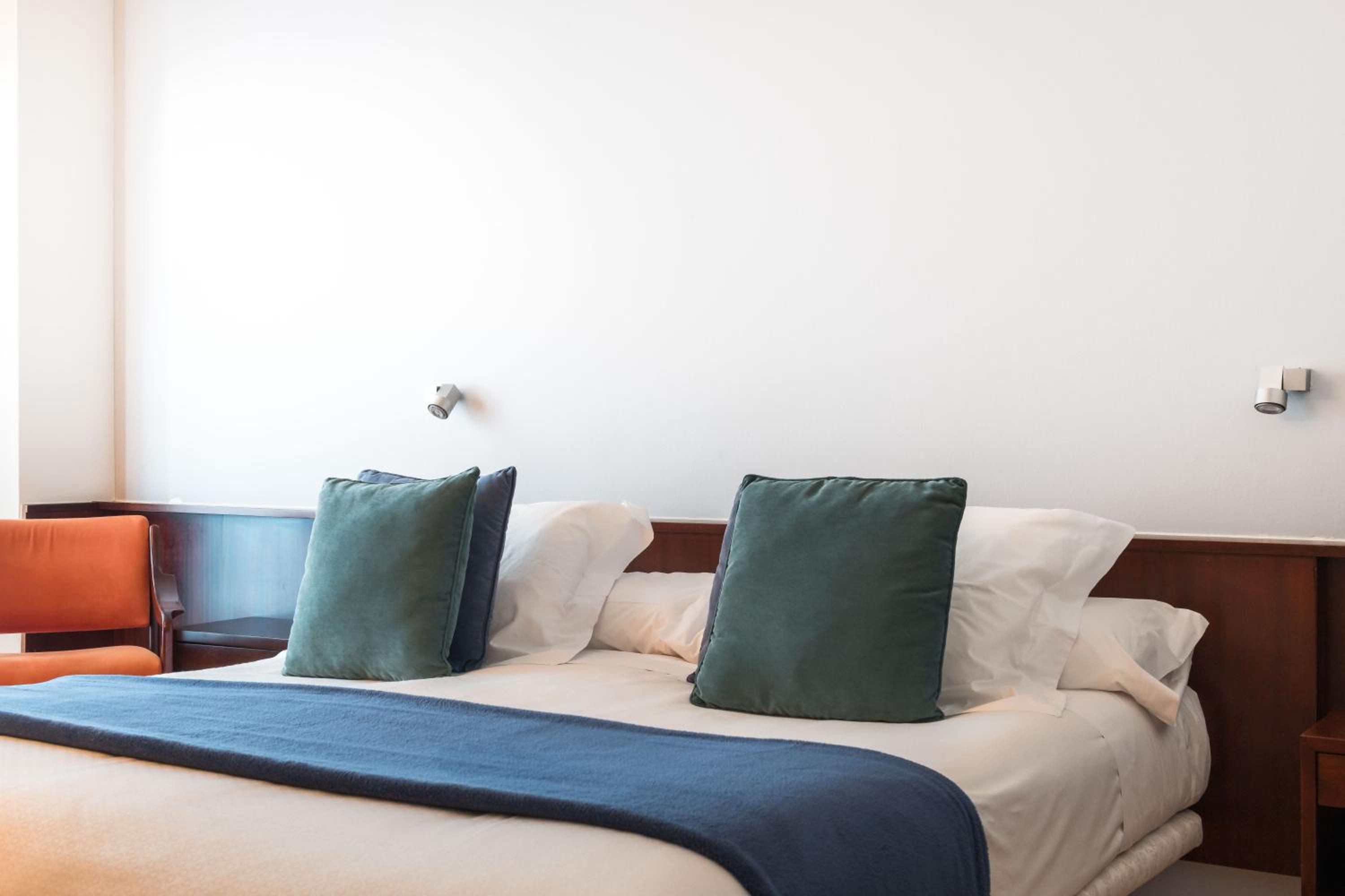 Suite - Photo 1