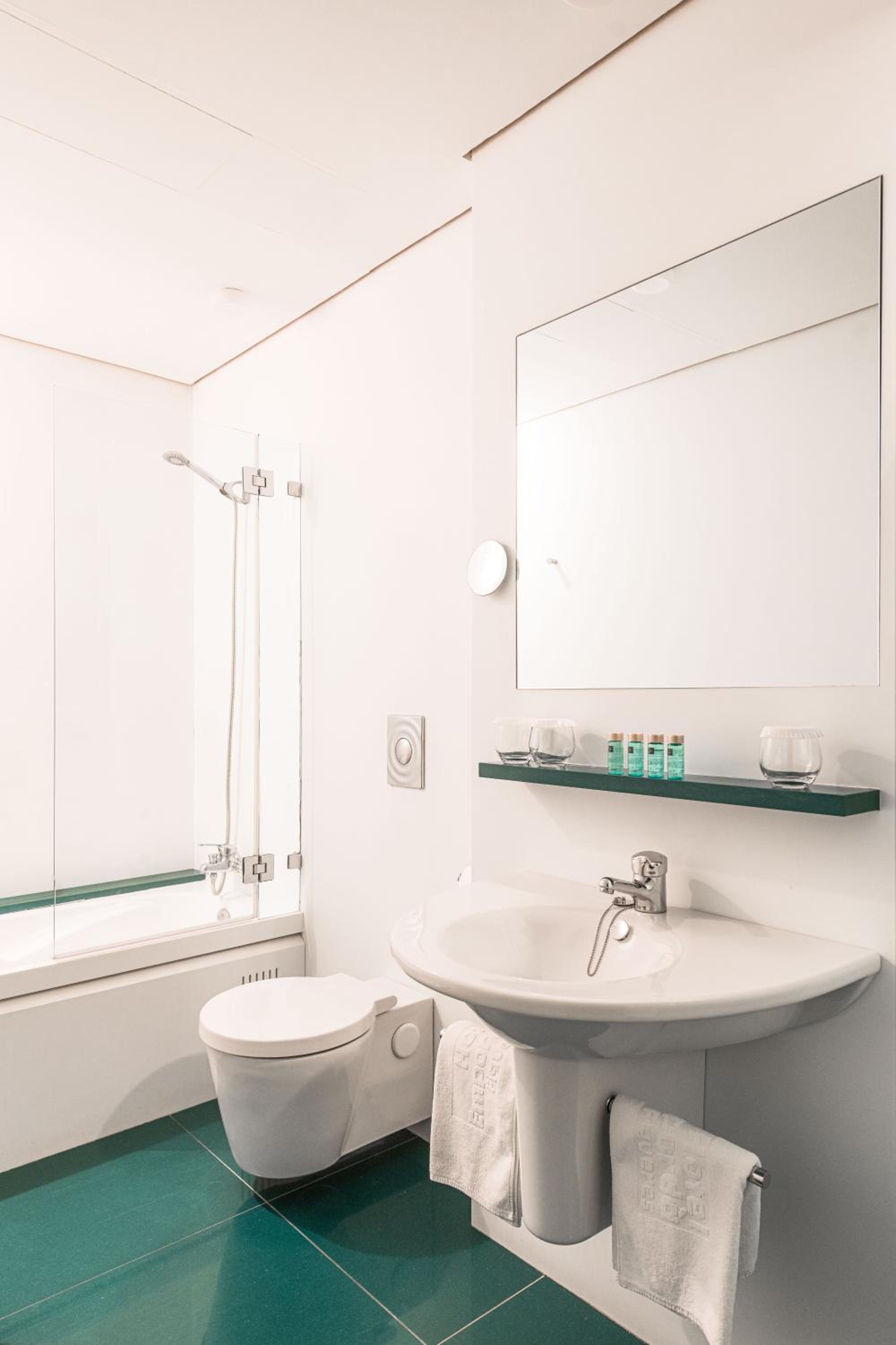 Suite - Photo 4