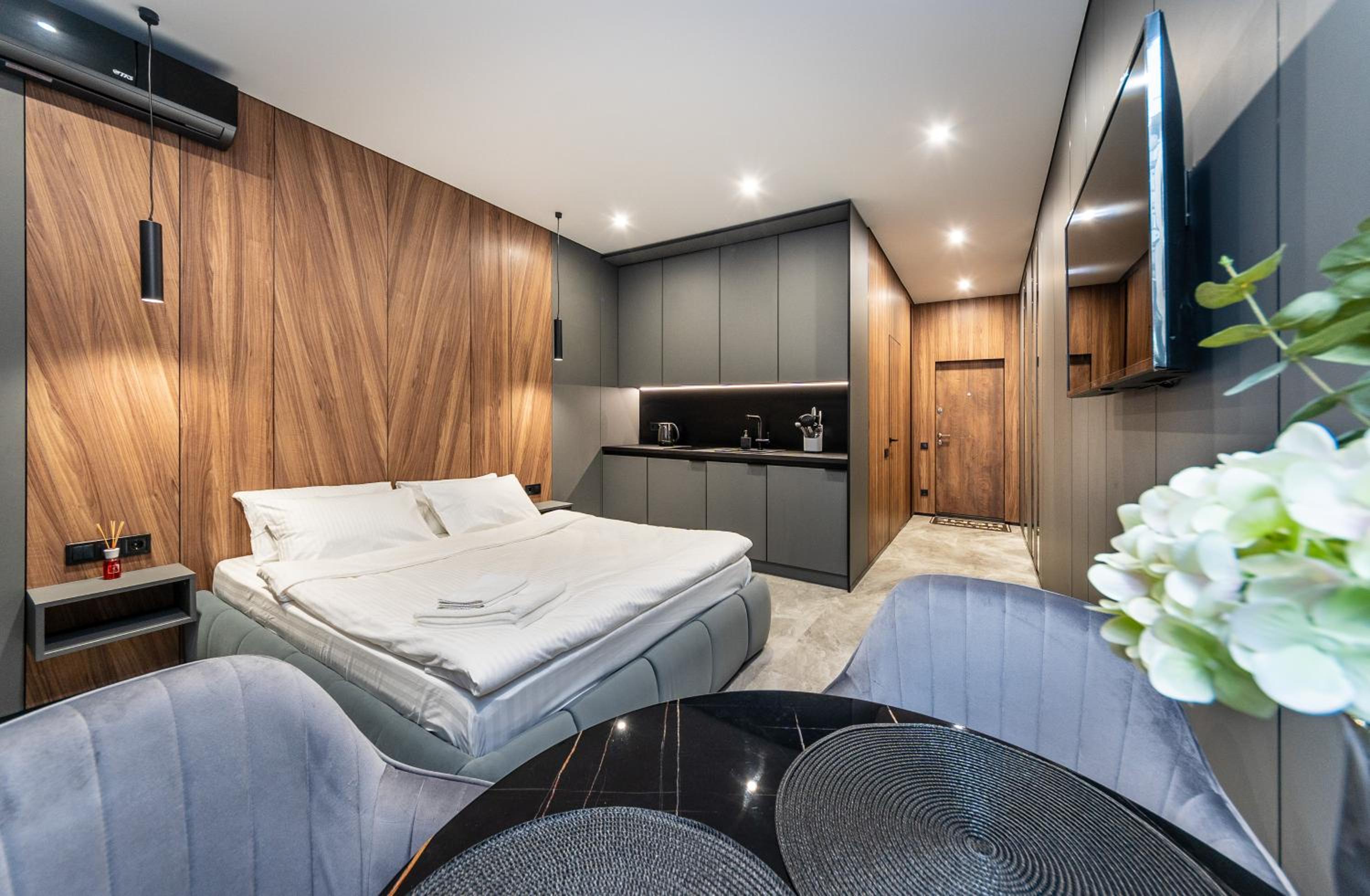 Apartment with Shower