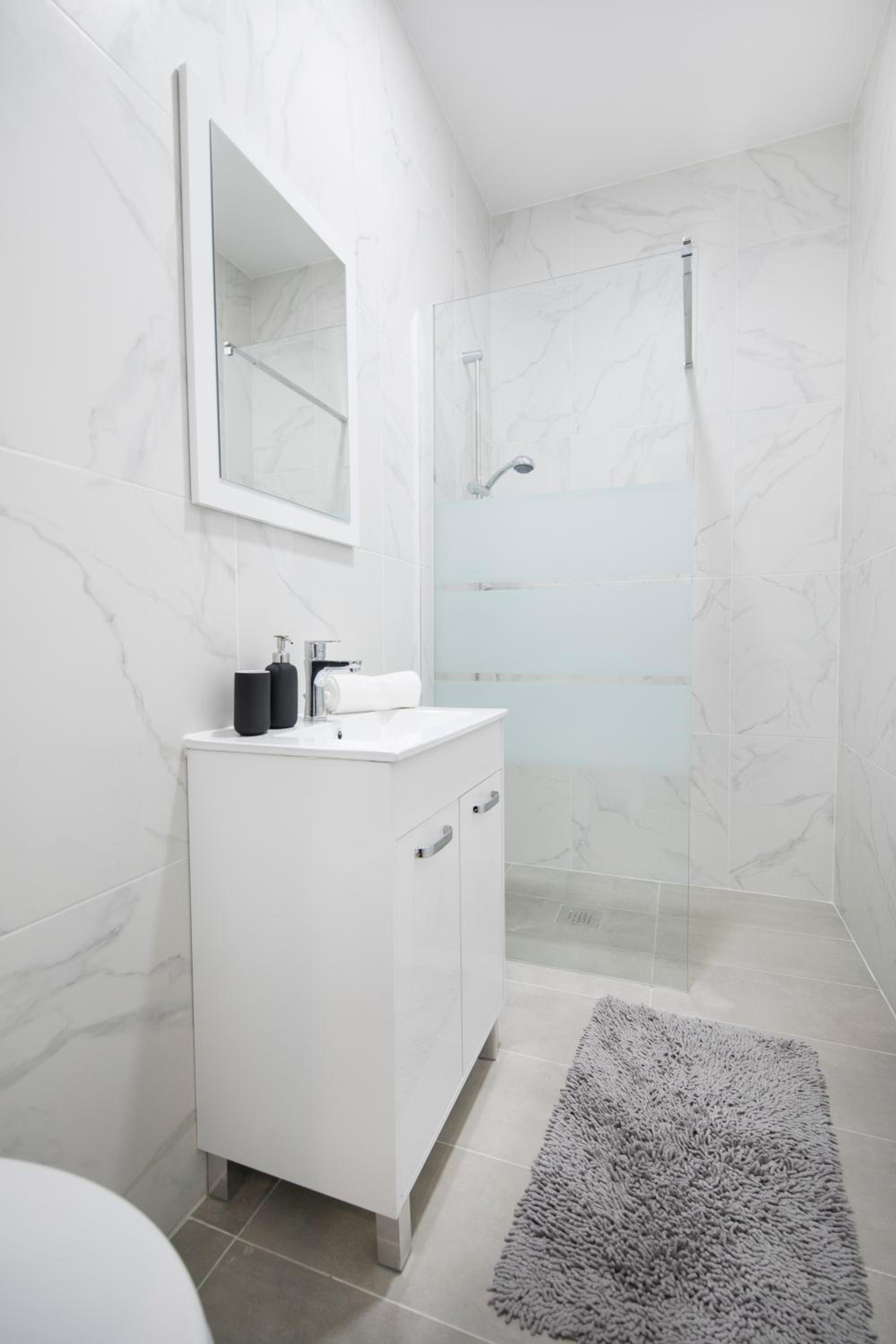 One-Bedroom Apartment - Photo 7