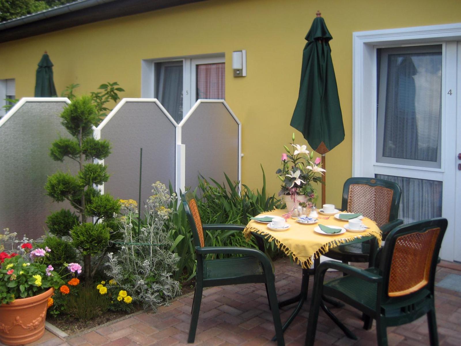 One-Bedroom Apartment with Terrace photo 2
